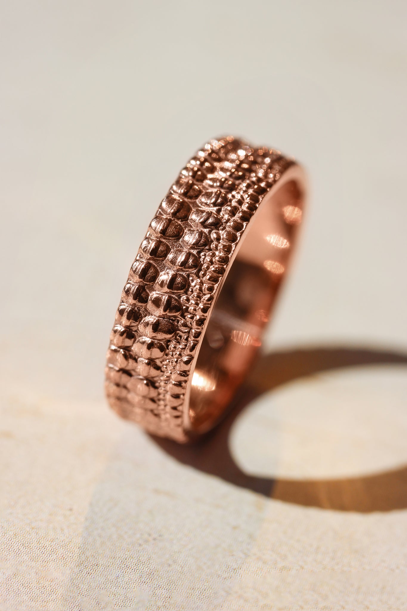 Wedding bands set for couple, crocodile's skin textured rings - Eden Garden Jewelry™