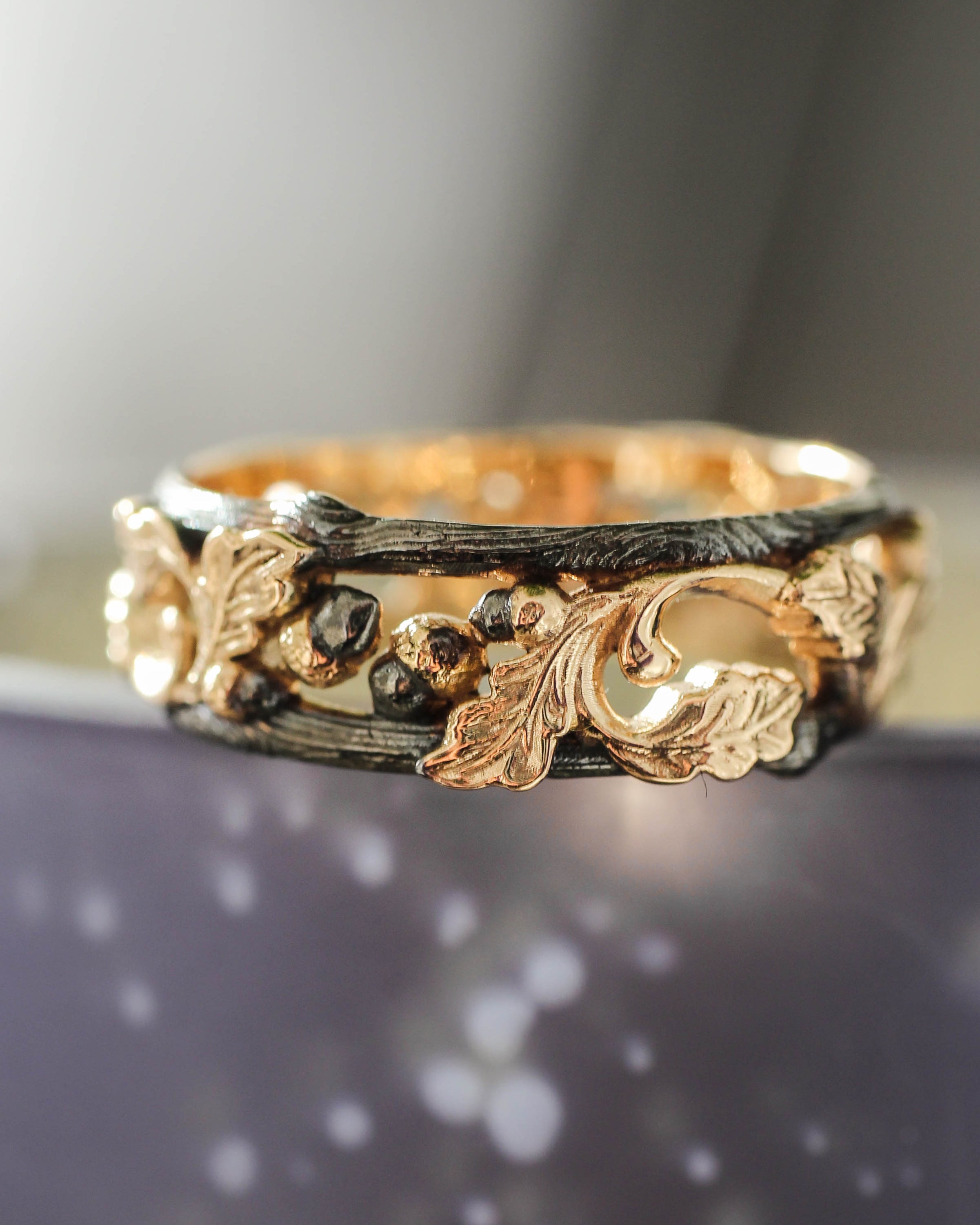 Wedding bands set, oak leaves rings, black and gold - Eden Garden Jewelry™