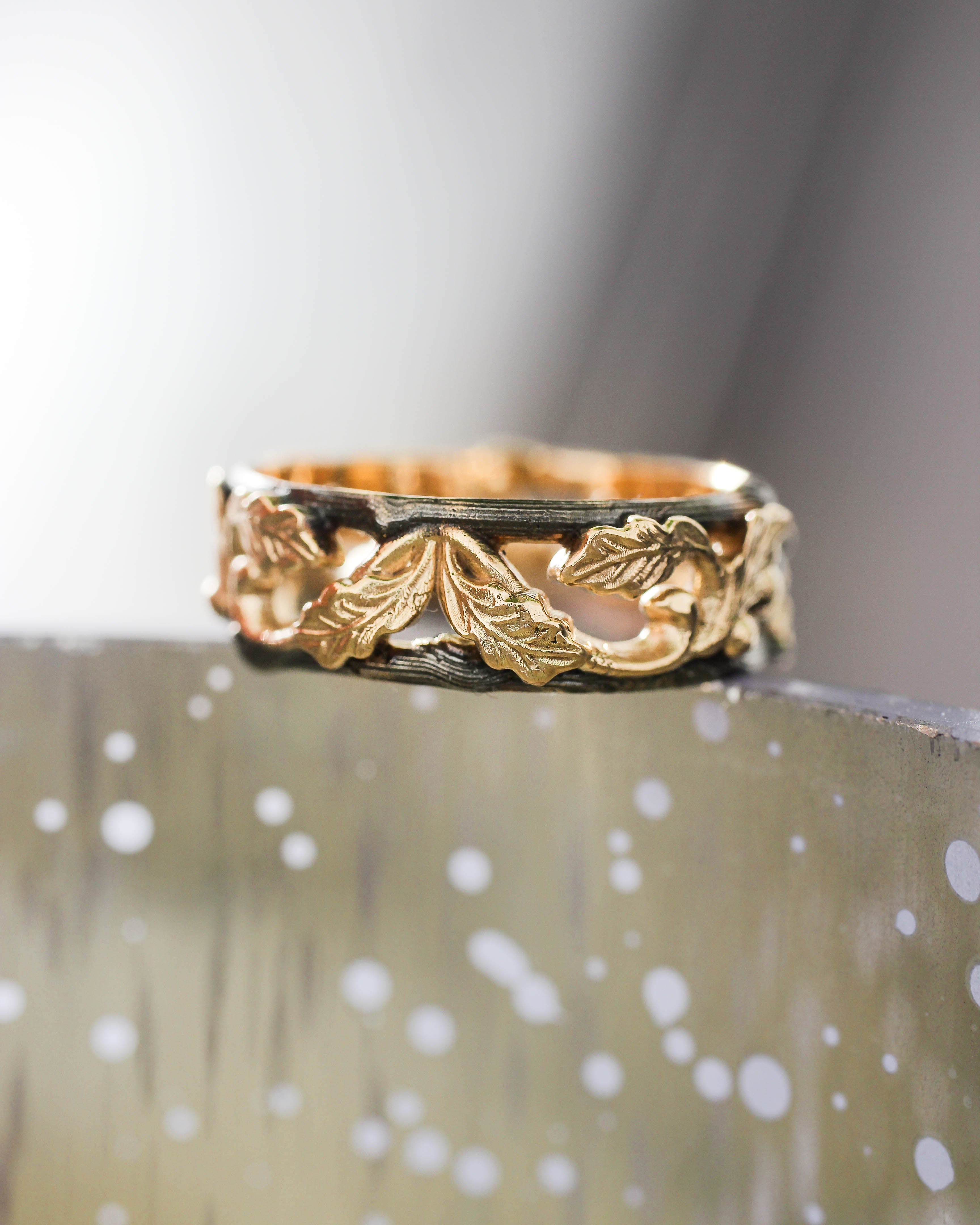 Wedding bands set, oak leaves rings, black and gold - Eden Garden Jewelry™