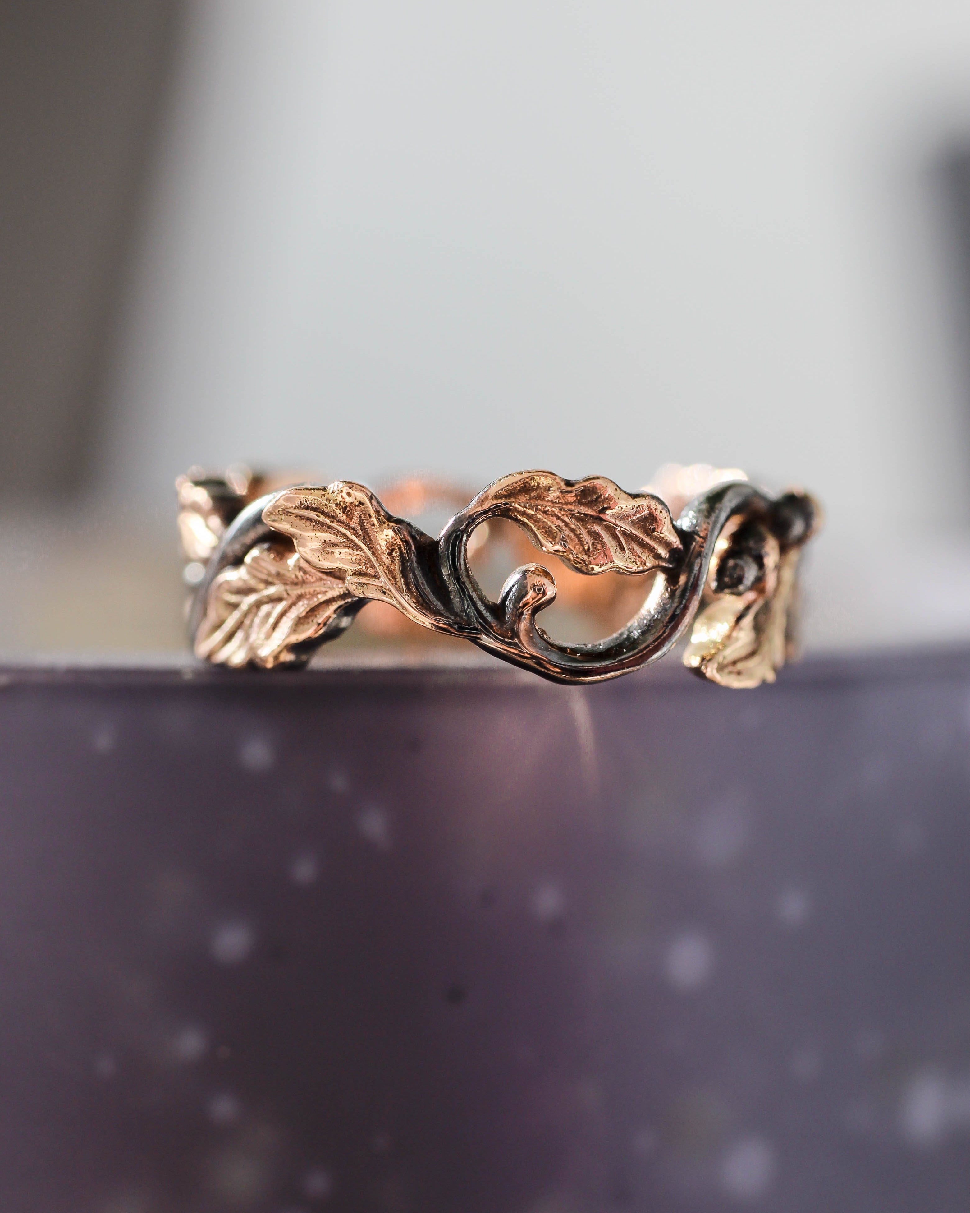 Wedding bands set, oak leaves rings, black and gold - Eden Garden Jewelry™