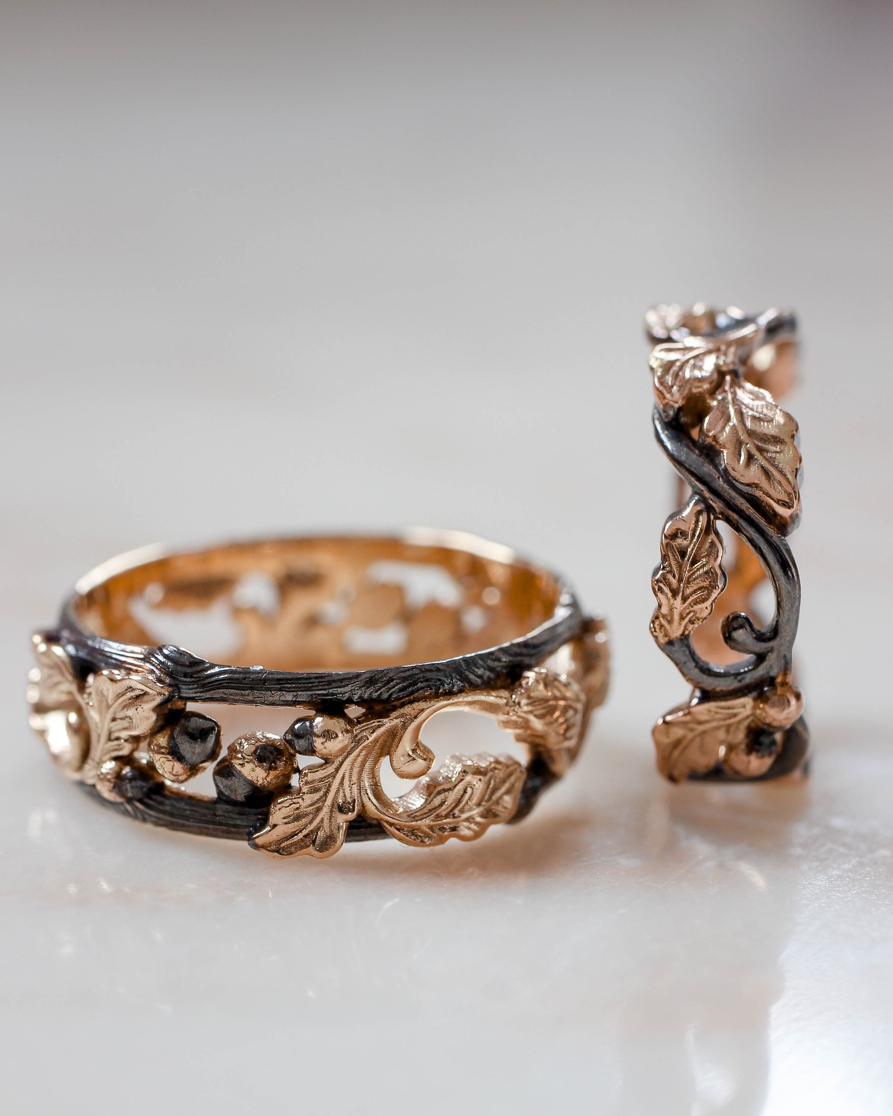 Wedding bands set, oak leaves rings, black and gold - Eden Garden Jewelry™