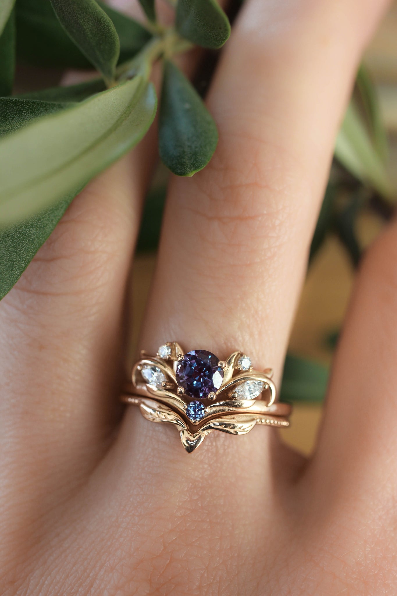 Swanlake | engagement ring setting for 5 mm round cut gemstone - Eden Garden Jewelry™