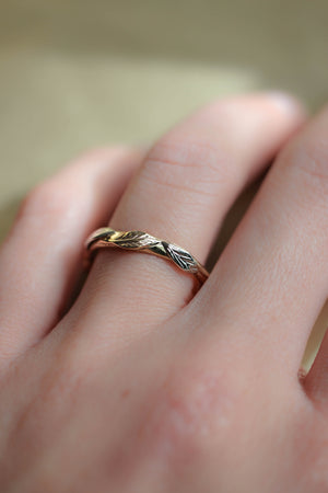 Twig ring with five leaves, wedding band for woman - Eden Garden Jewelry™
