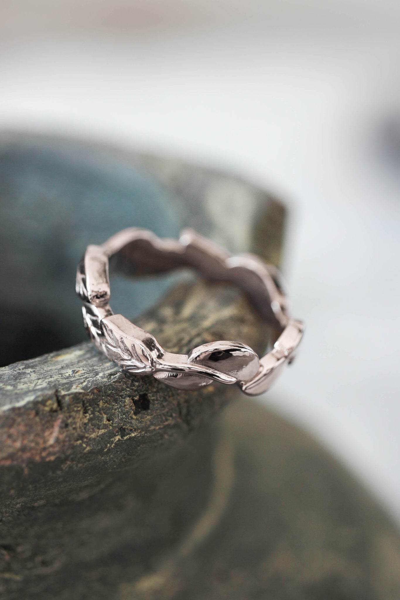 Bold leaves wedding band for man, nature ring for him - Eden Garden Jewelry™