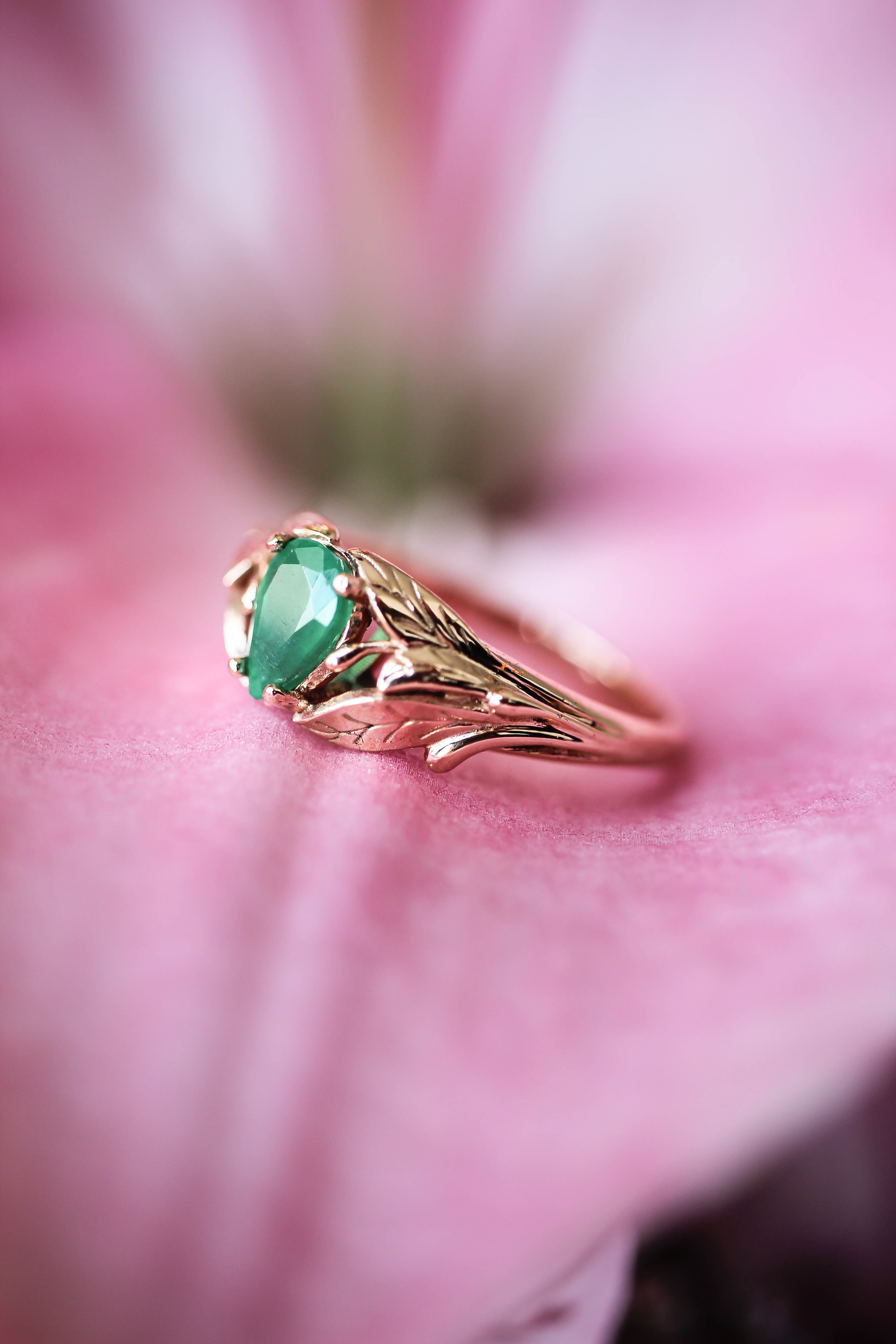 Emerald Engagement Ring -Twisted Band- Yellow Gold Emerald Ring For Woman-  Handmade Engagement Ring | Anillo de matrimonio, Anillos, Matrimonio