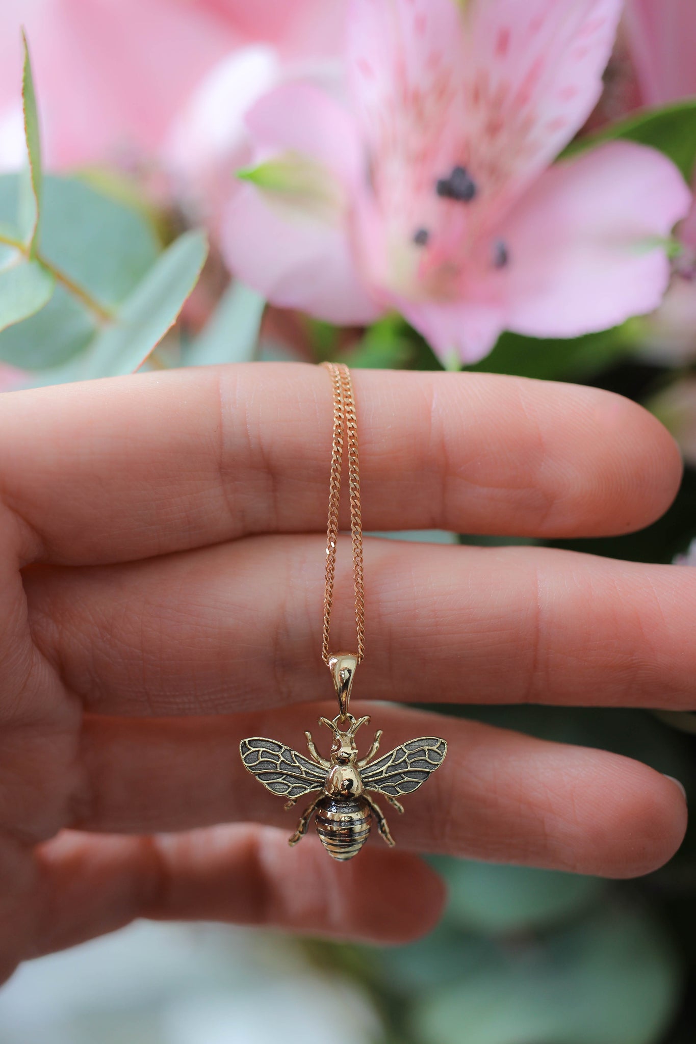 Gold bee pendant - Eden Garden Jewelry™