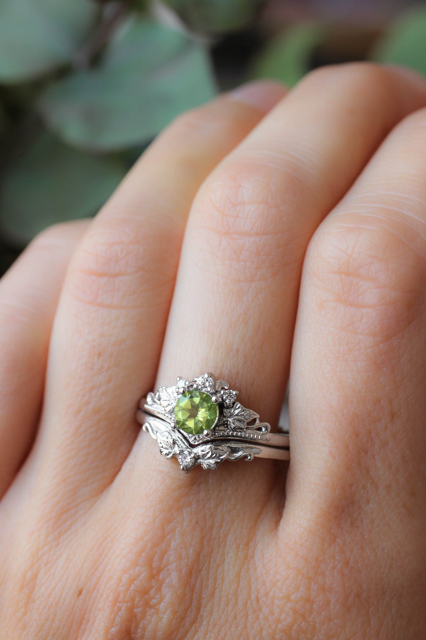 Bridal ring set with peridot and diamonds / Ariadne - Eden Garden Jewelry™
