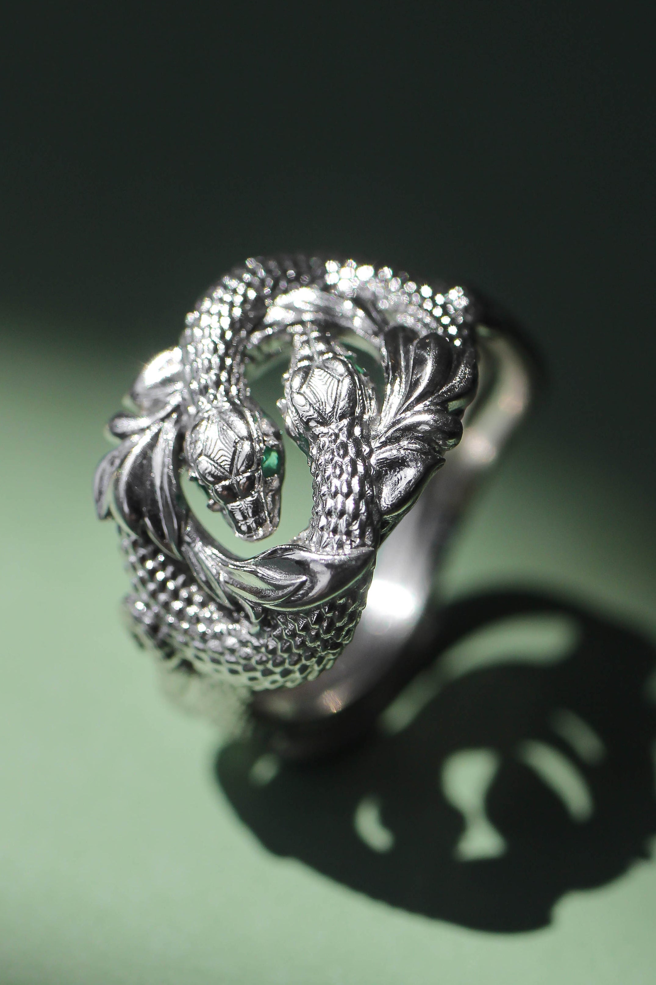 Ring of Barahir in white gold, two snakes ring with emeralds | Eden ...