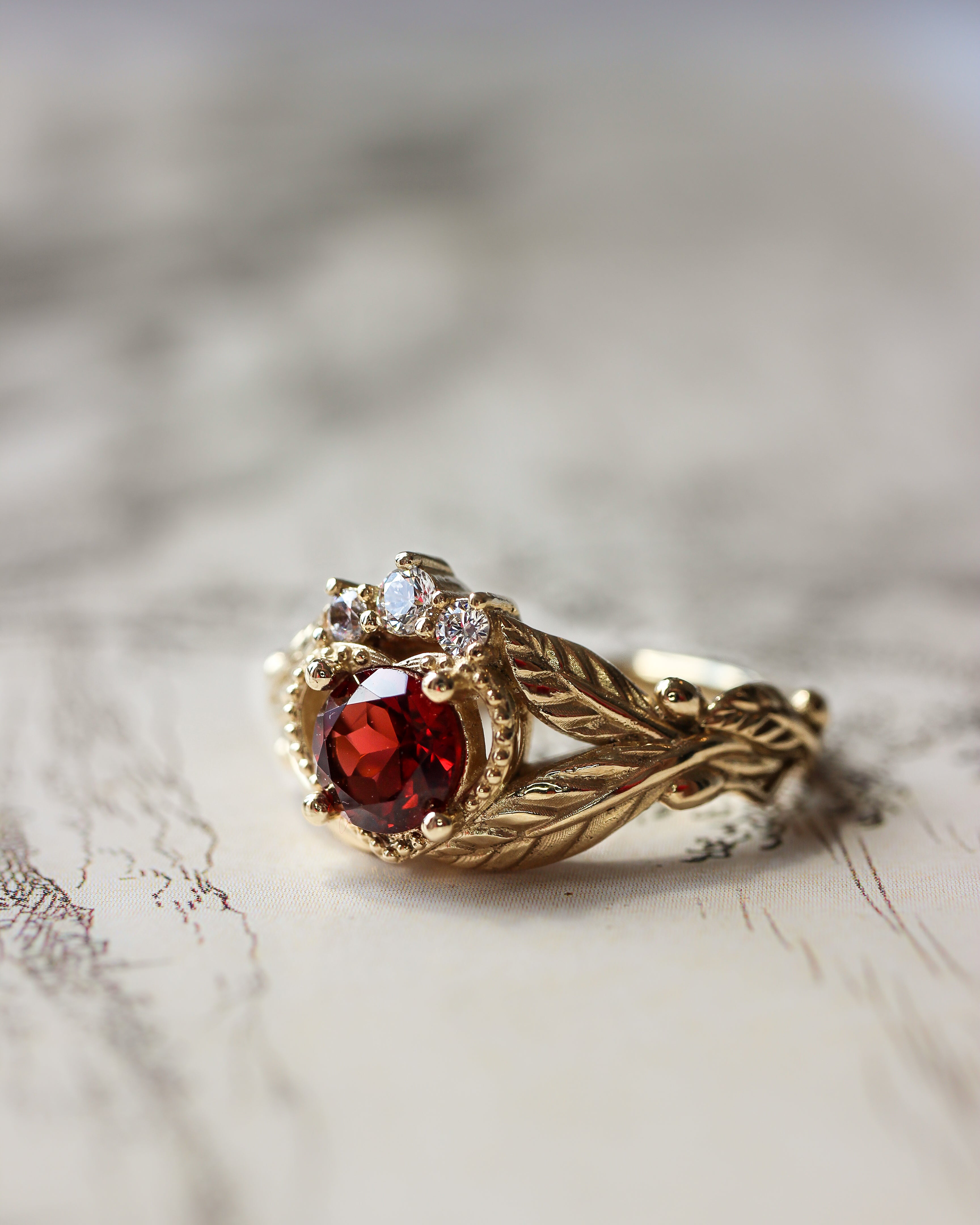 Claddagh | custom ring setting, 5 mm central gemstone - Eden Garden Jewelry™