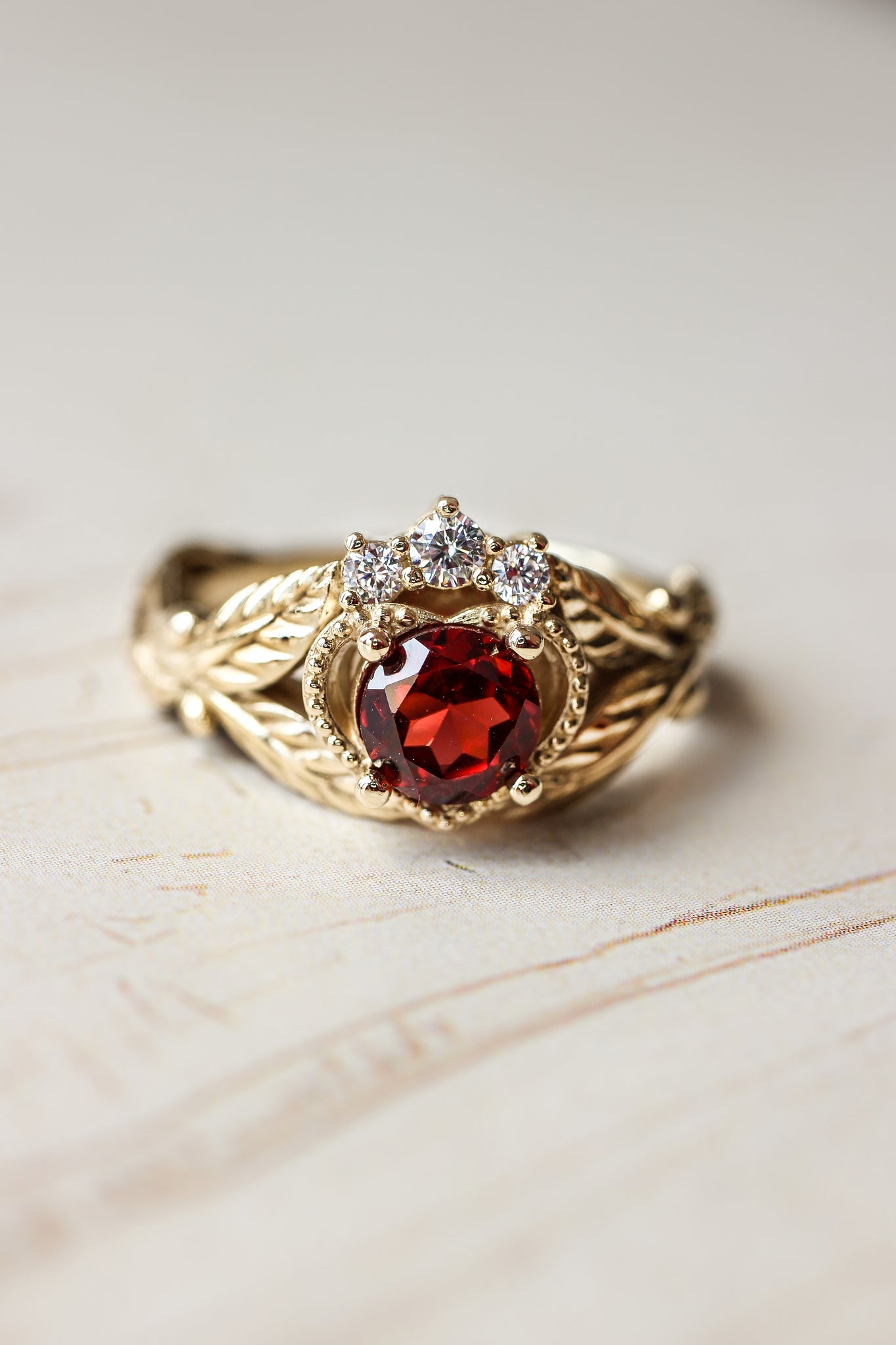 Claddagh | custom ring setting, 5 mm central gemstone - Eden Garden Jewelry™