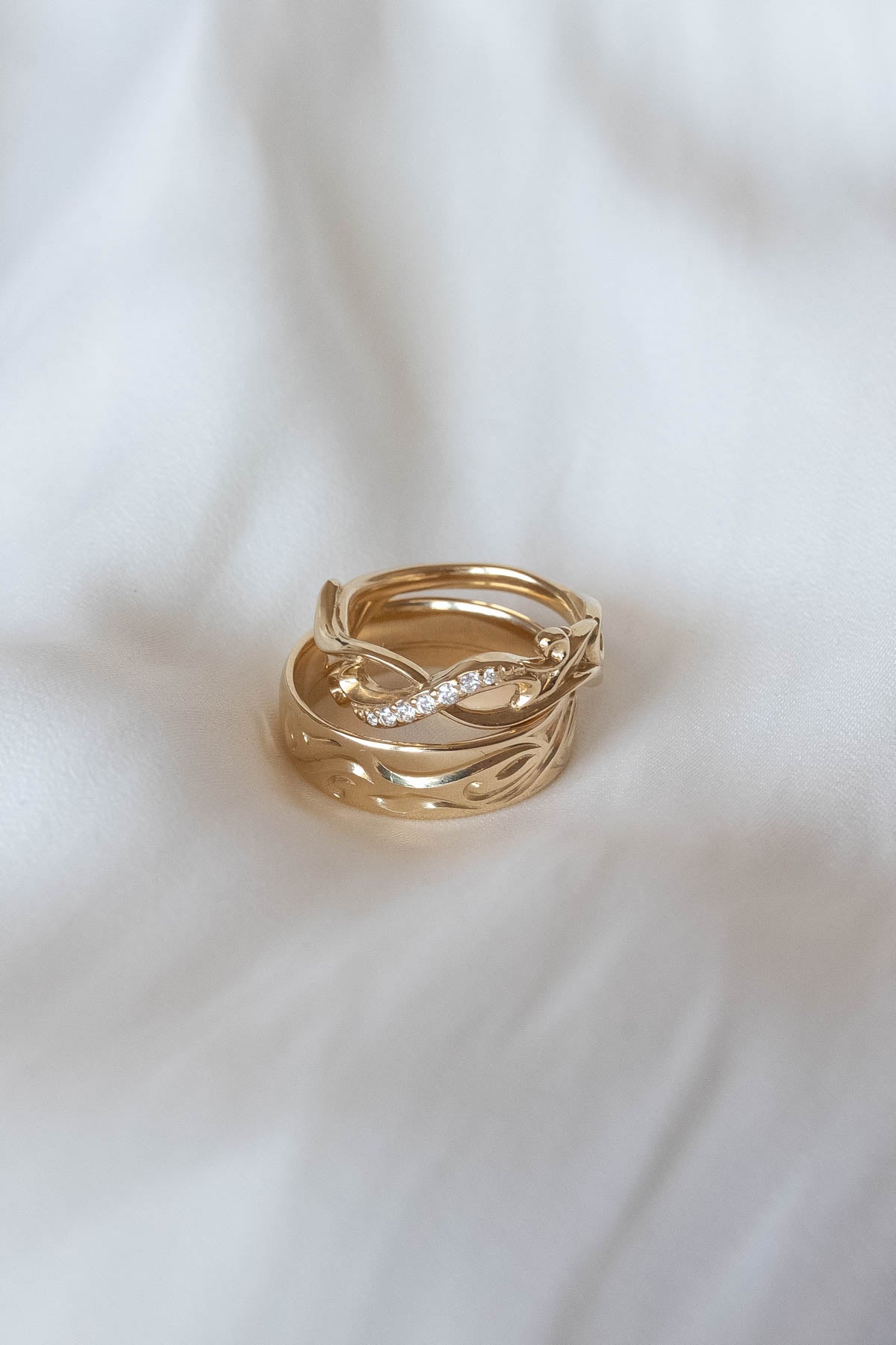 Wedding rings set for couples: gold band for him, infinity band with diamonds for her - Eden Garden Jewelry™