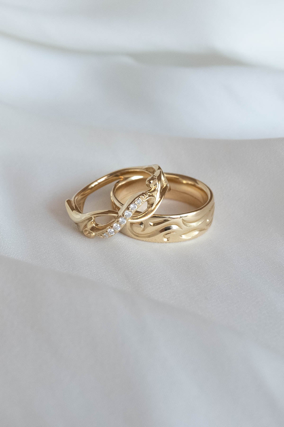 18 karat white and yellow gold wedding rings with matt and shiny finish -  Itai Diamonds