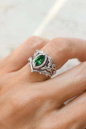 Bridal ring set with lab emerald and diamond halo / Callisto - Eden Garden Jewelry™