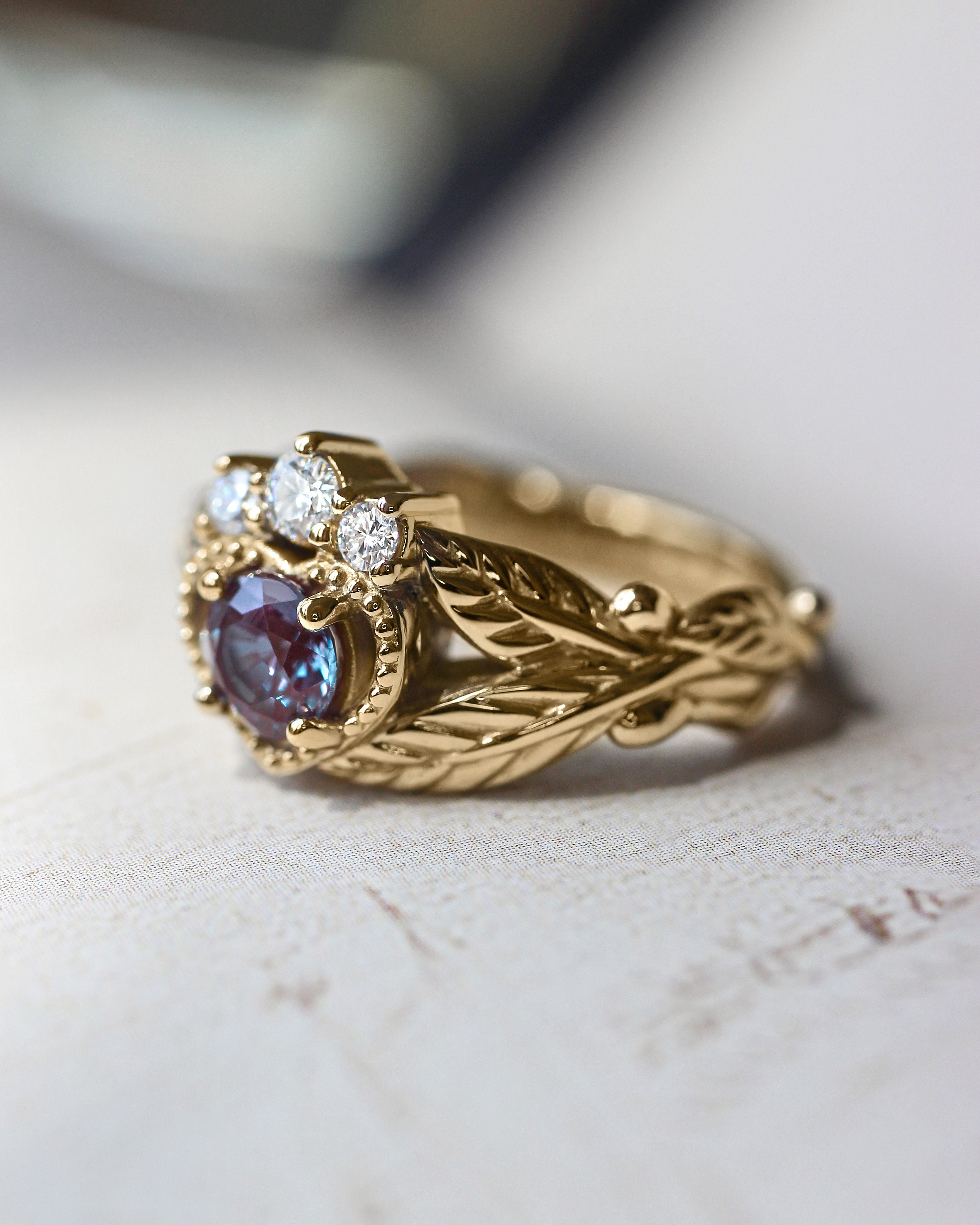 Claddagh | custom ring setting, 5 mm central gemstone - Eden Garden Jewelry™