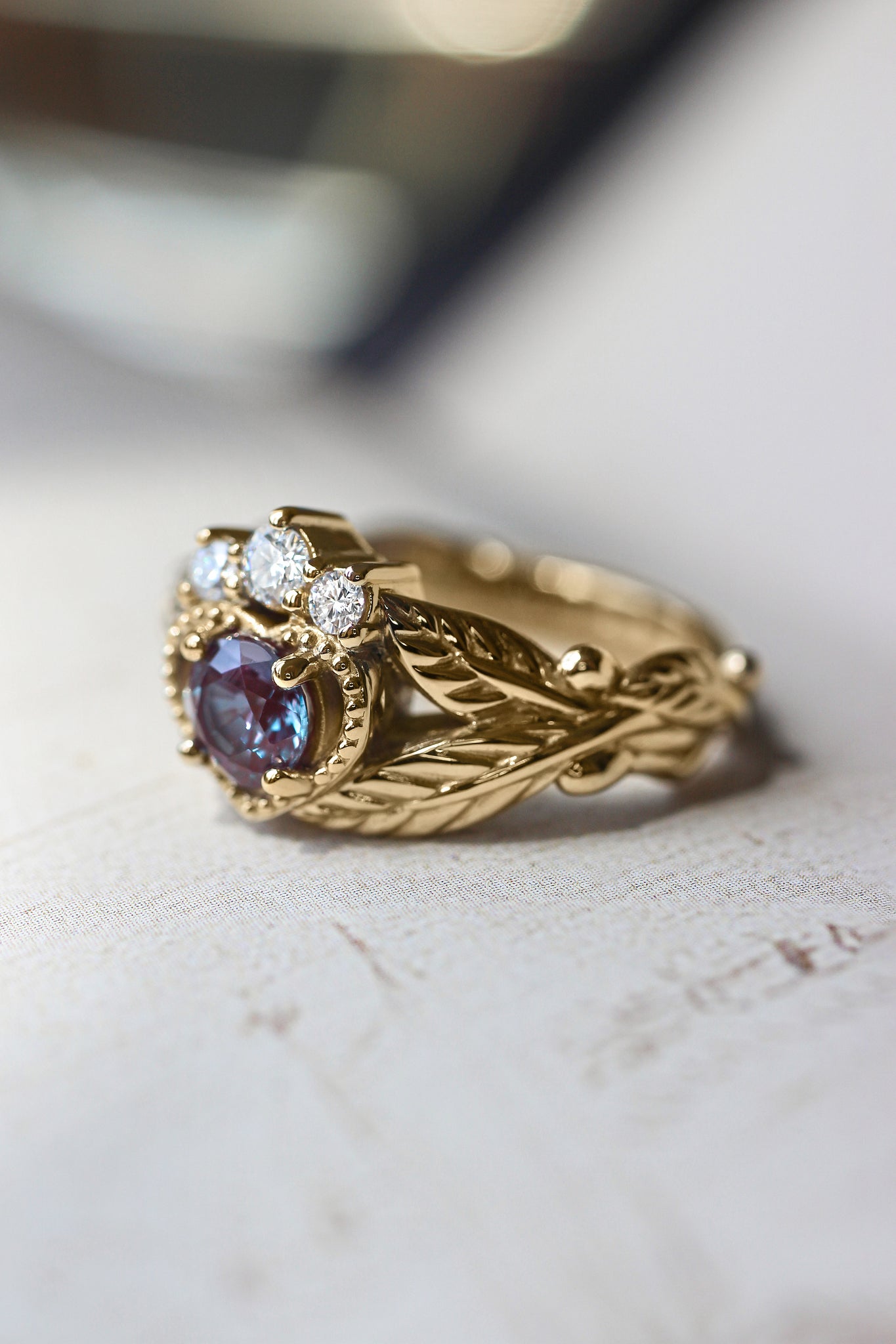 Claddagh | custom ring setting, 5 mm central gemstone - Eden Garden Jewelry™