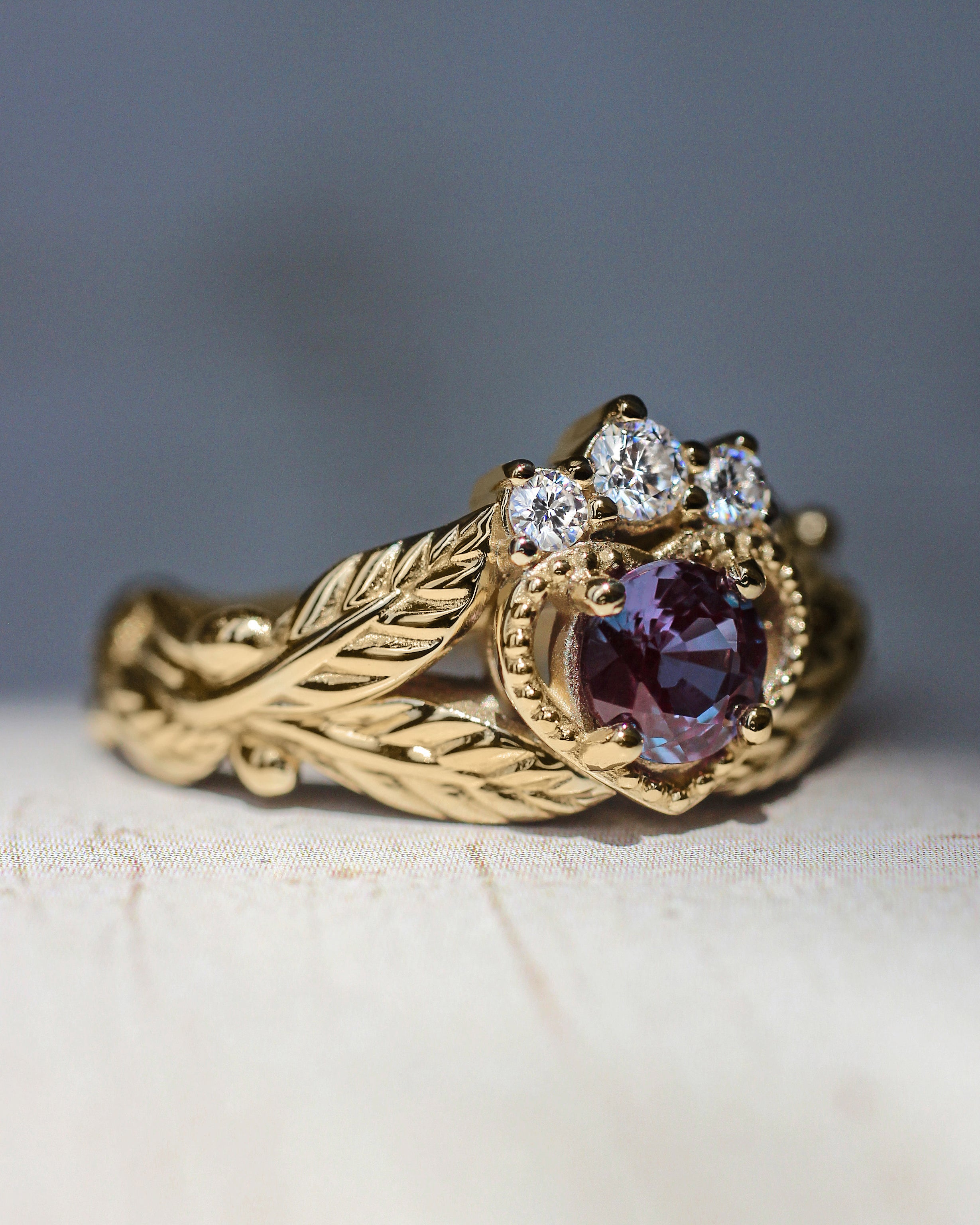 Claddagh | custom ring setting, 5 mm central gemstone - Eden Garden Jewelry™