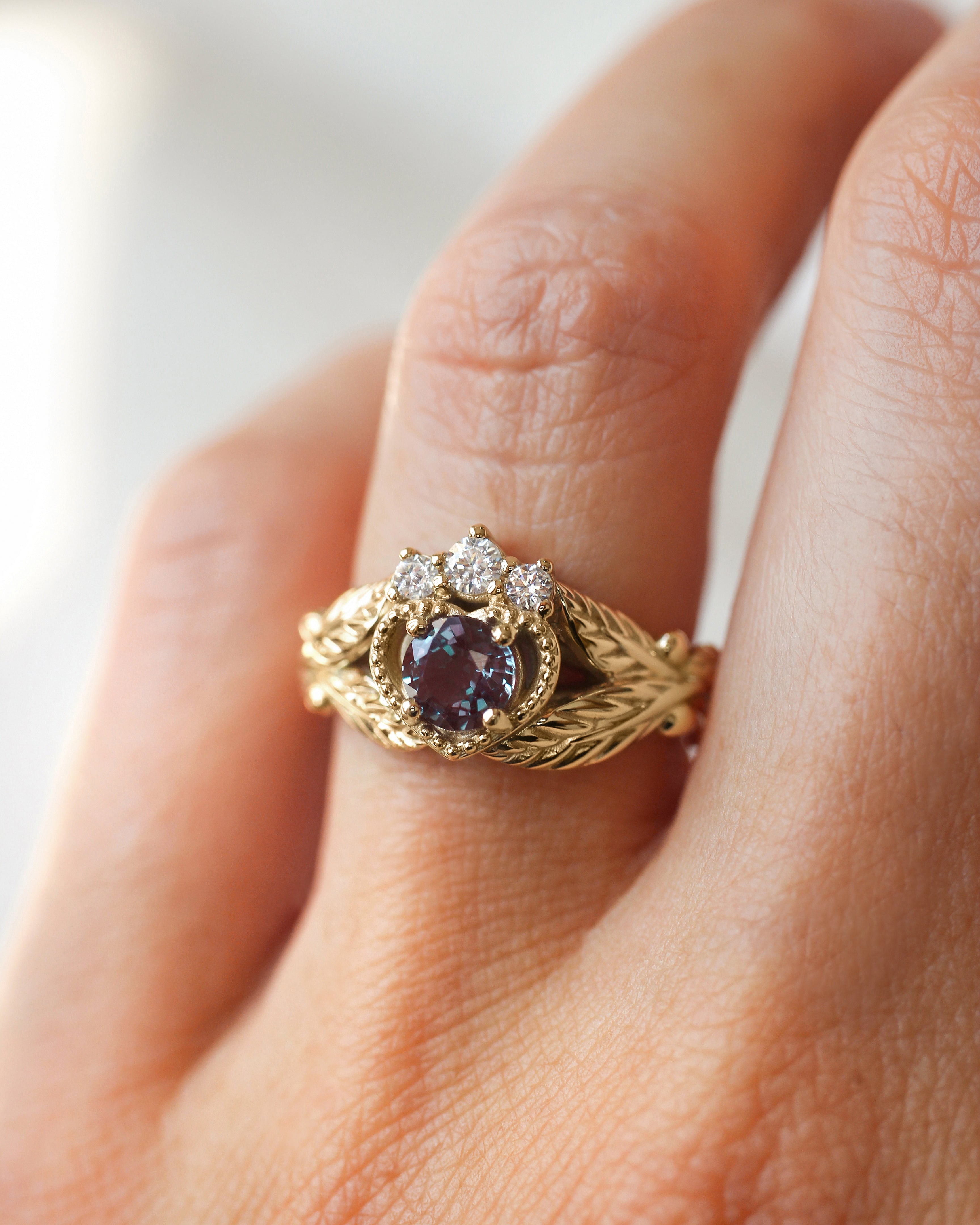 Claddagh | custom ring setting, 5 mm central gemstone - Eden Garden Jewelry™