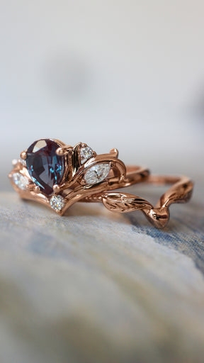Engagement ring with pear cut alexandrite, without matching band / Swanlake - Eden Garden Jewelry™