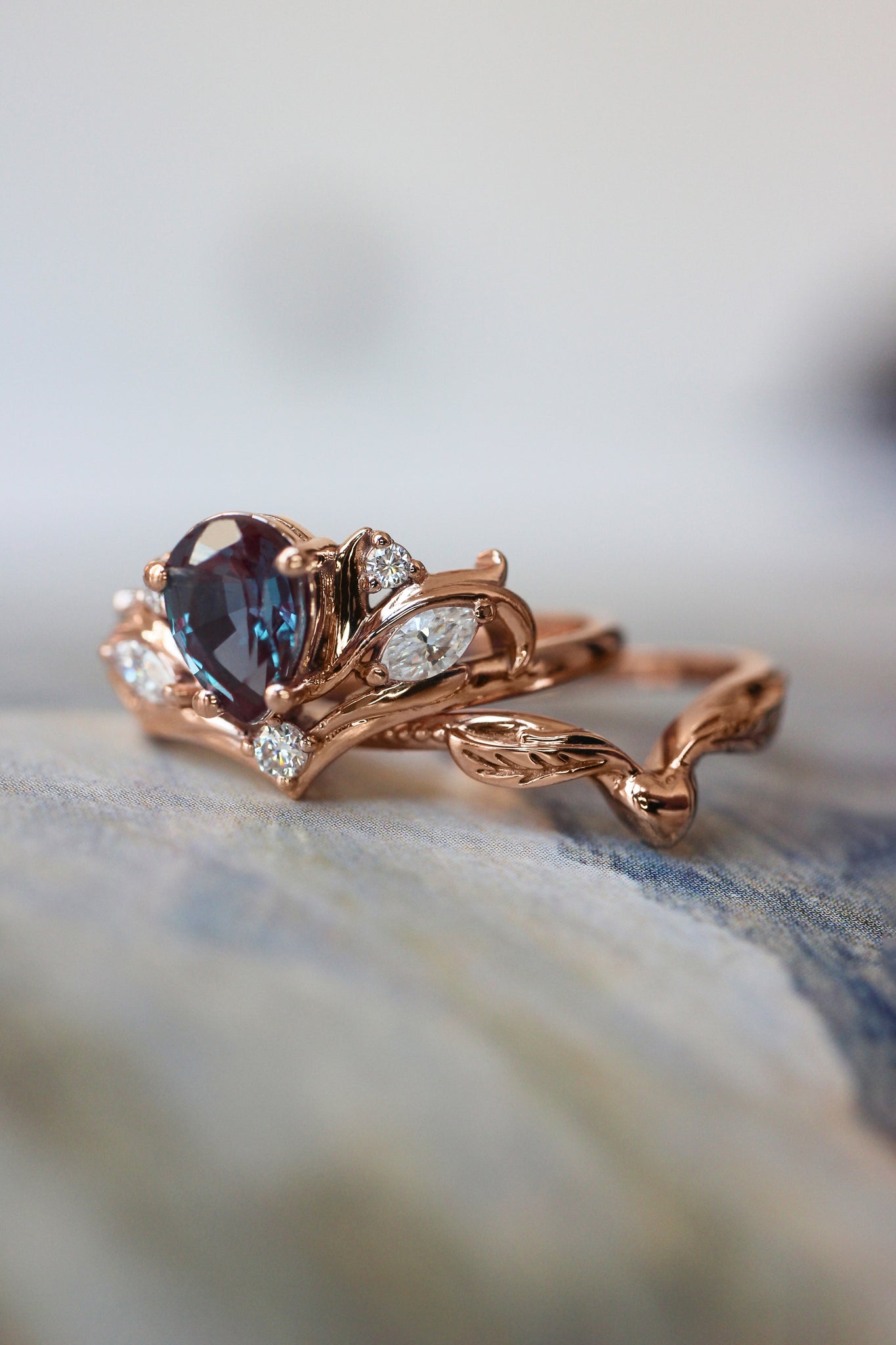 Bridal ring set with pear cut alexandrite / Swanlake - Eden Garden Jewelry™