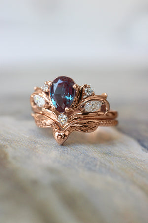 Engagement ring with pear cut alexandrite, without matching band / Swanlake - Eden Garden Jewelry™