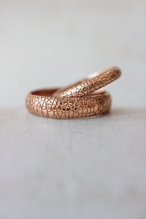 Wedding bands set for couple, reptile skin textured rings - Eden Garden Jewelry™