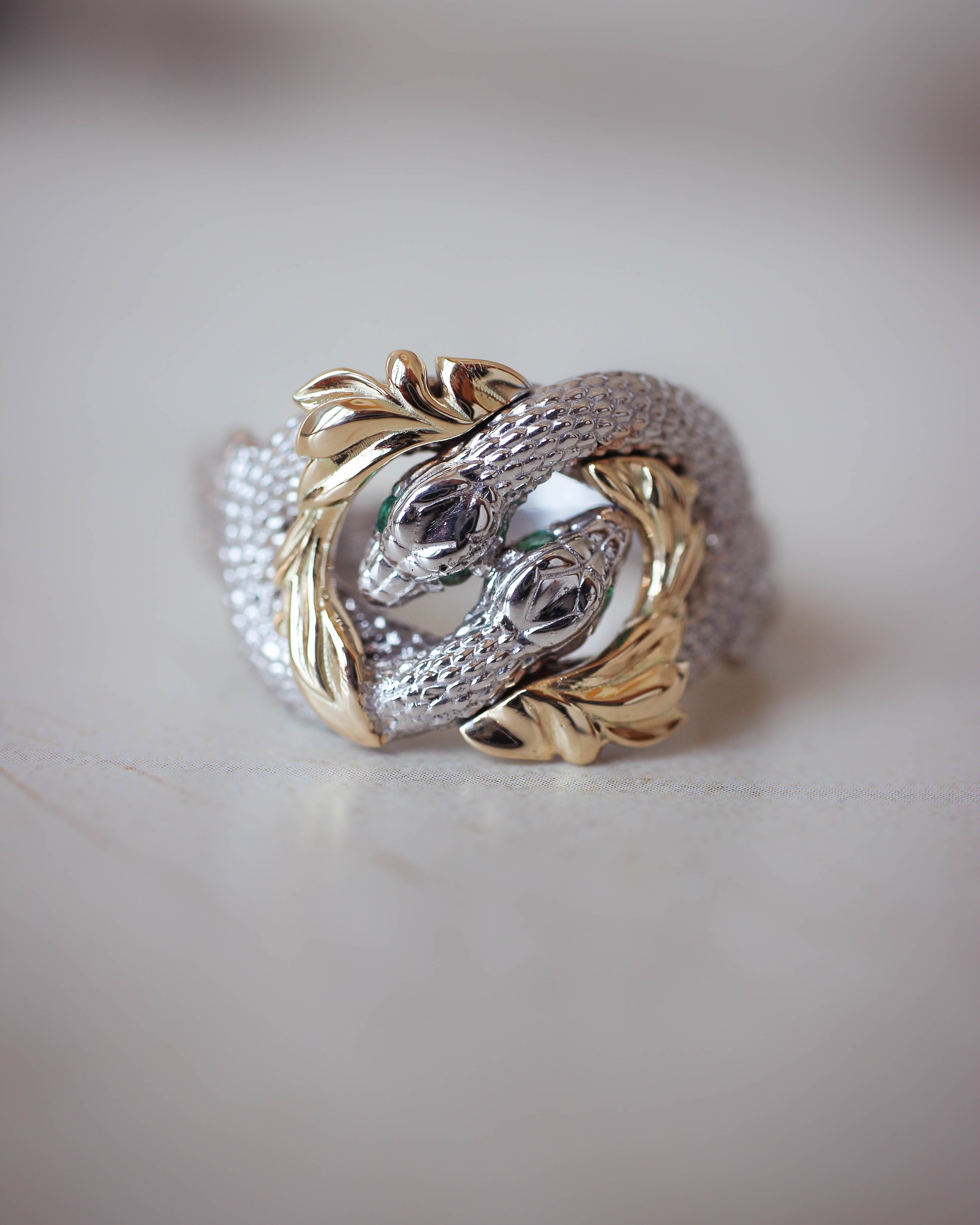 Ring of Barahir in two tone gold, snakes ring with emeralds - Eden Garden Jewelry™