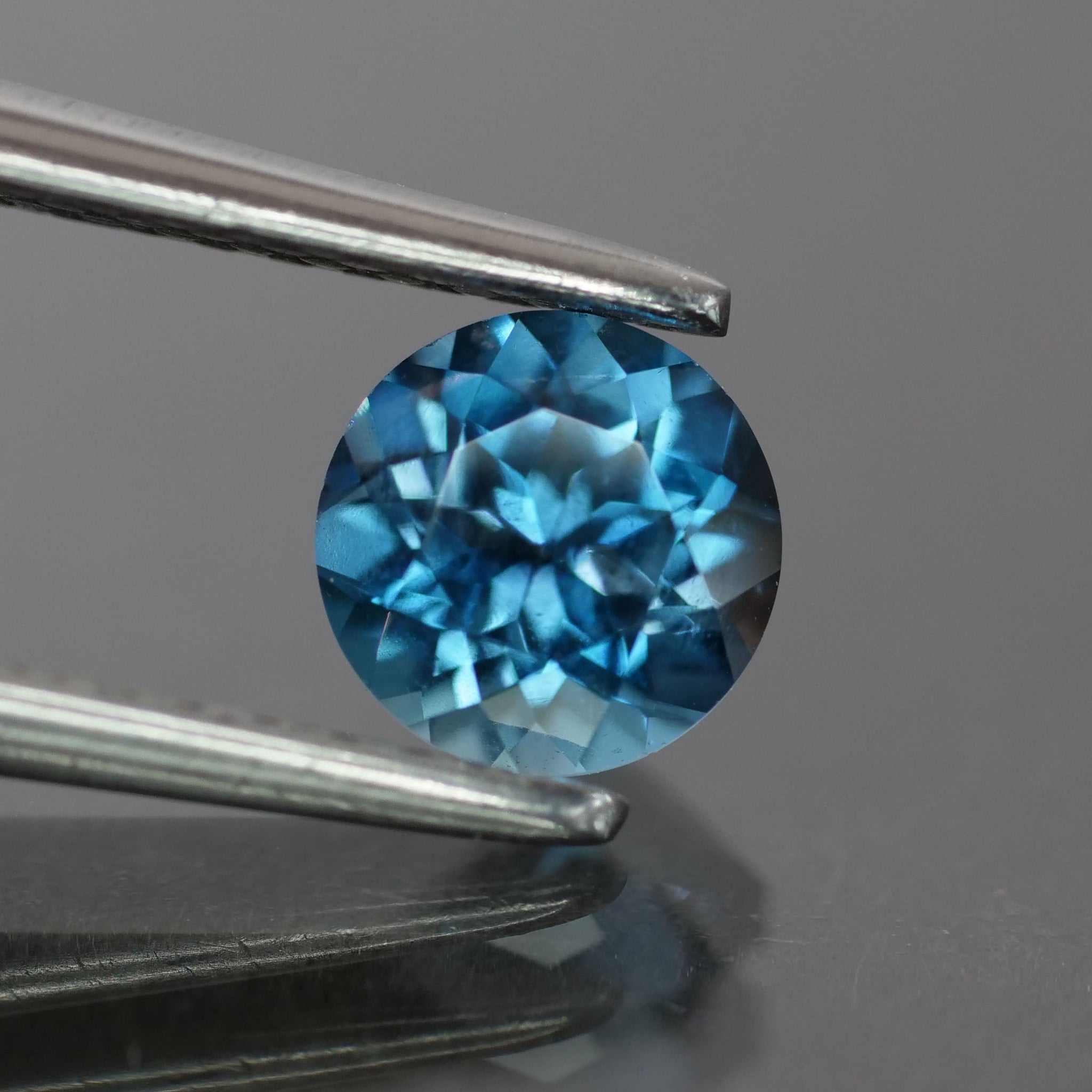 Topaz, teal blue, round cut VVS 5mm 0.5 ct - Eden Garden Jewelry™