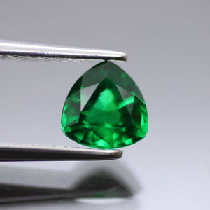 Emerald | Lab-Created Hydrothermal, trillion cut 6mm, VS 0.7ct - Eden Garden Jewelry™