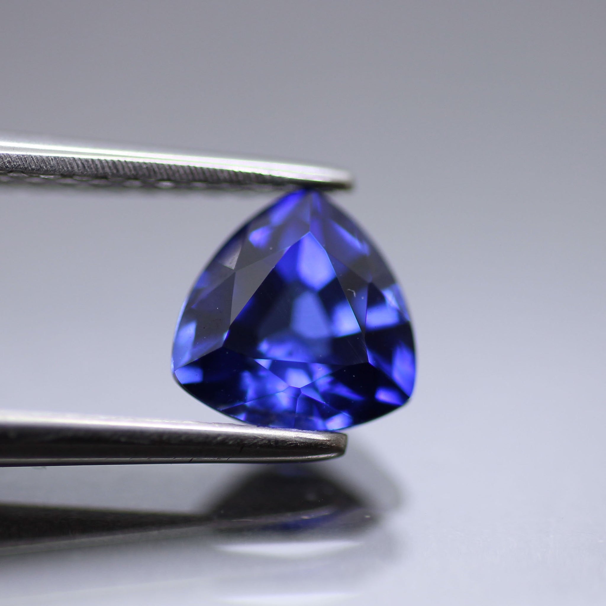Blue Sapphire | lab created, trillion cut 6mm, VS 0.7ct - Eden Garden Jewelry™