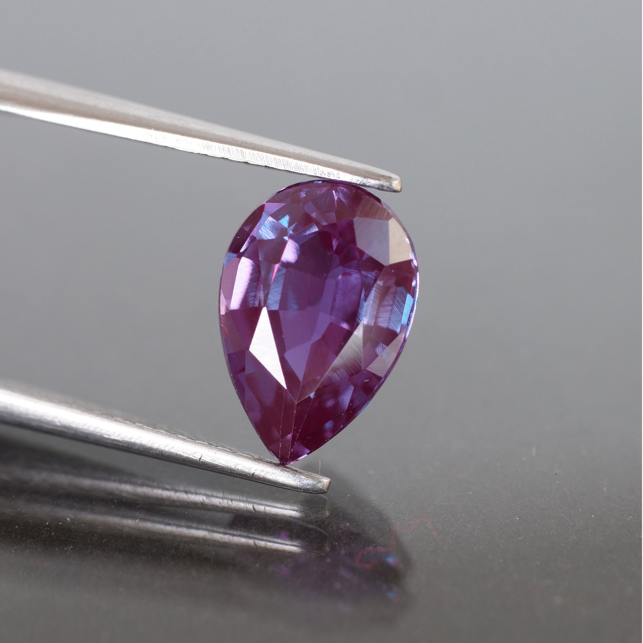 Alexandrite | lab created, colour changing, pear cut 7x5mm, 0.6ct - Eden Garden Jewelry™
