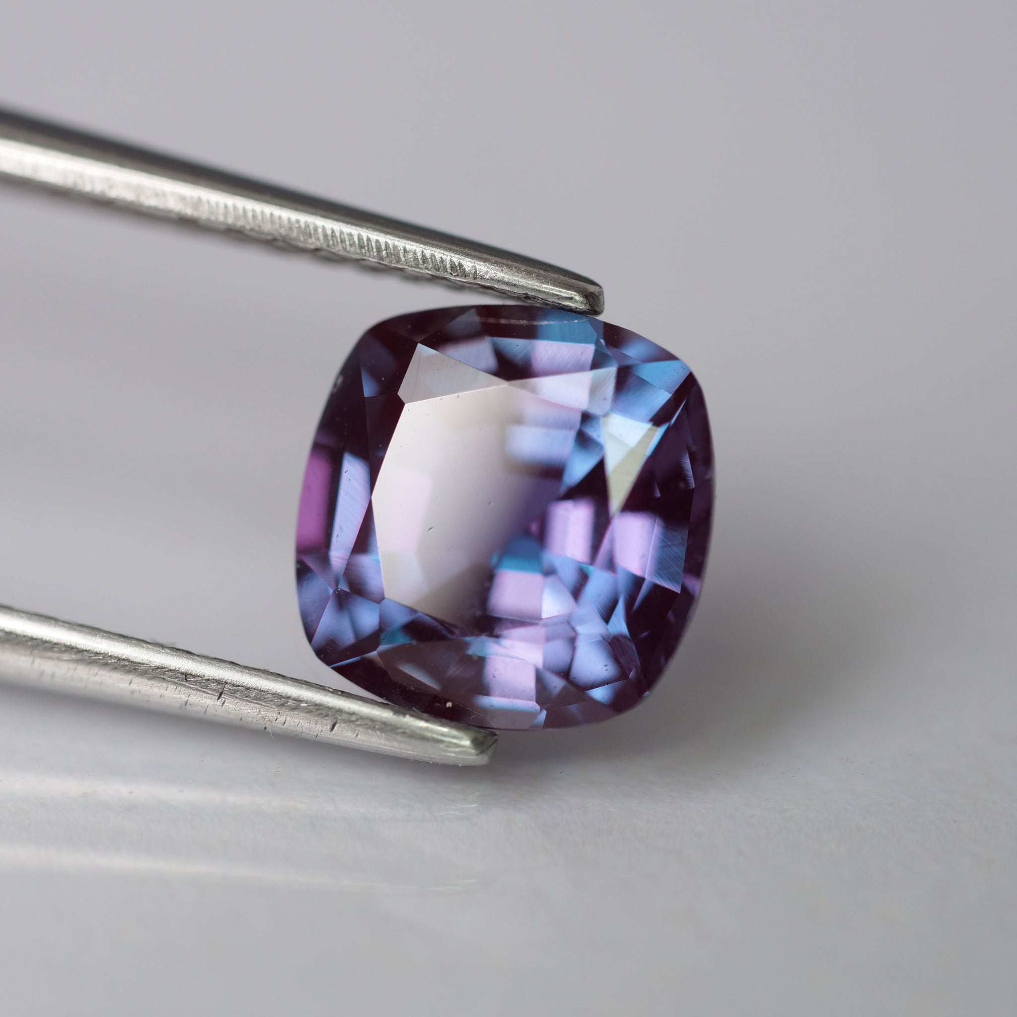 Alexandrite | lab created, colour changing, cushion cut 7mm, 1.80ct ...