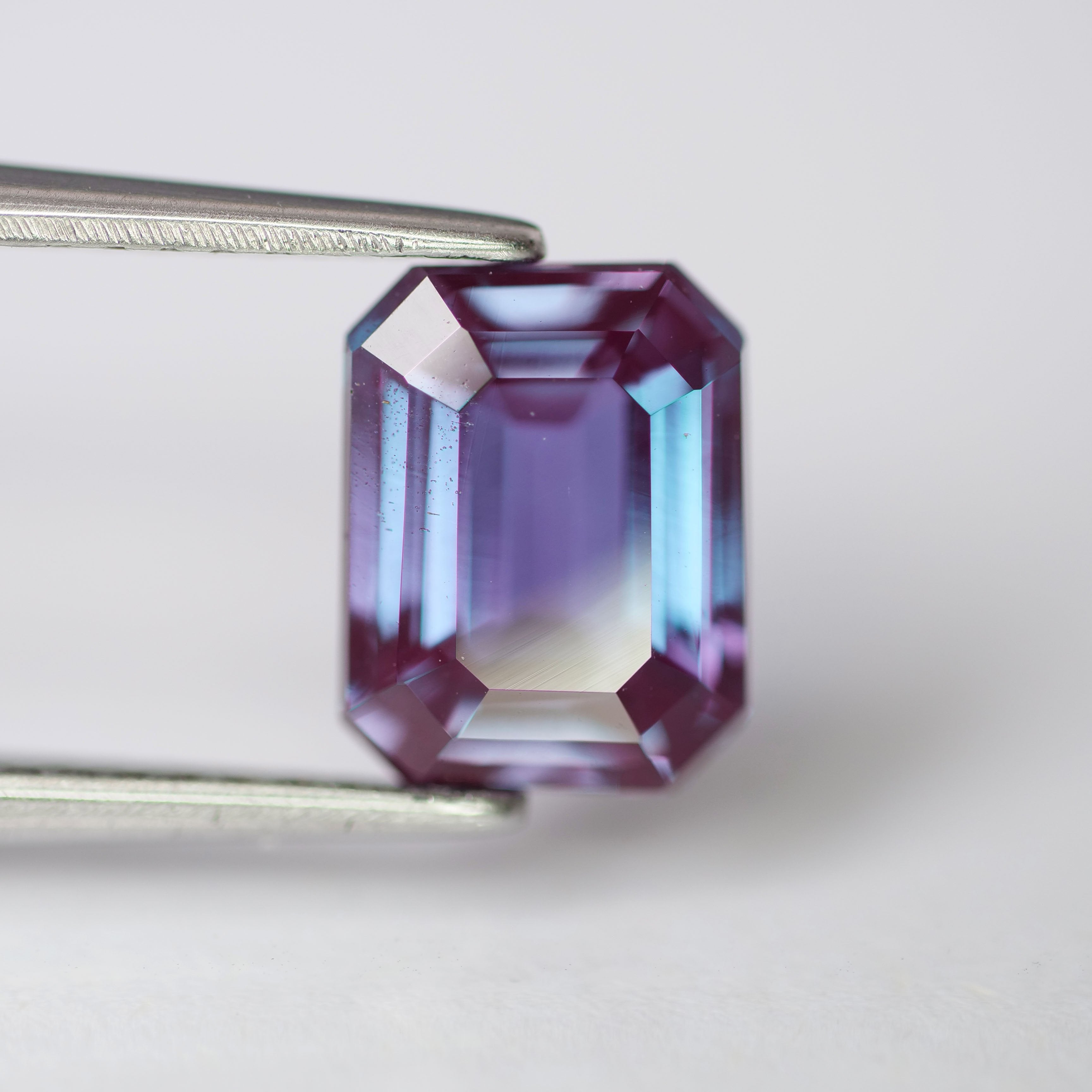 Alexandrite | lab created, colour changing, emerald cut 8x6 mm, 1.90ct ...