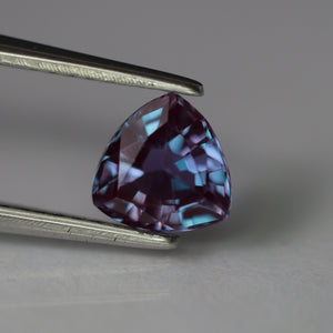Alexandrite | lab created, colour changing, trillion cut 6mm, 0.85 ct - Eden Garden Jewelry™