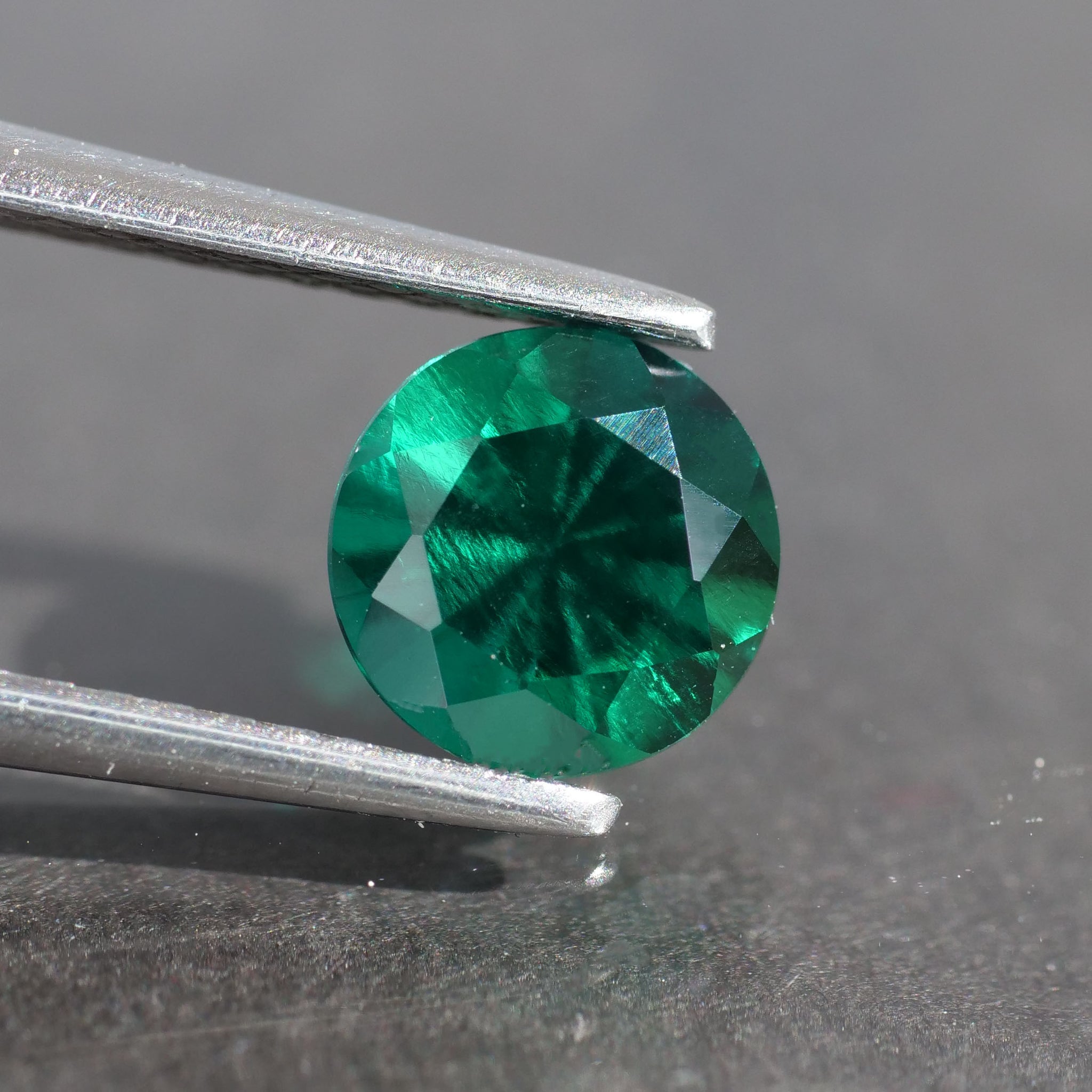 Emerald | Lab-Created Hydrothermal, round cut 5mm, VS 0.5ct - Eden Garden Jewelry™