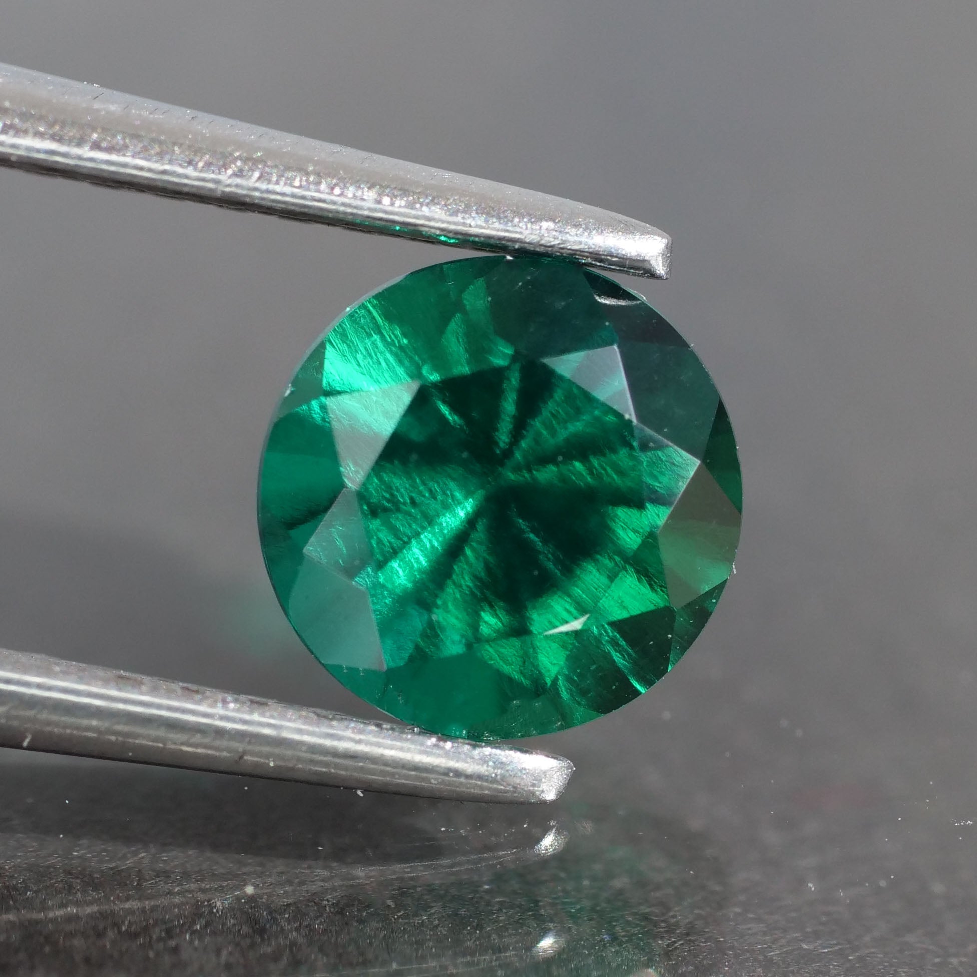 Emerald | Lab-Created Hydrothermal, round cut 6 mm, VS 0.8 ct - Eden Garden Jewelry™