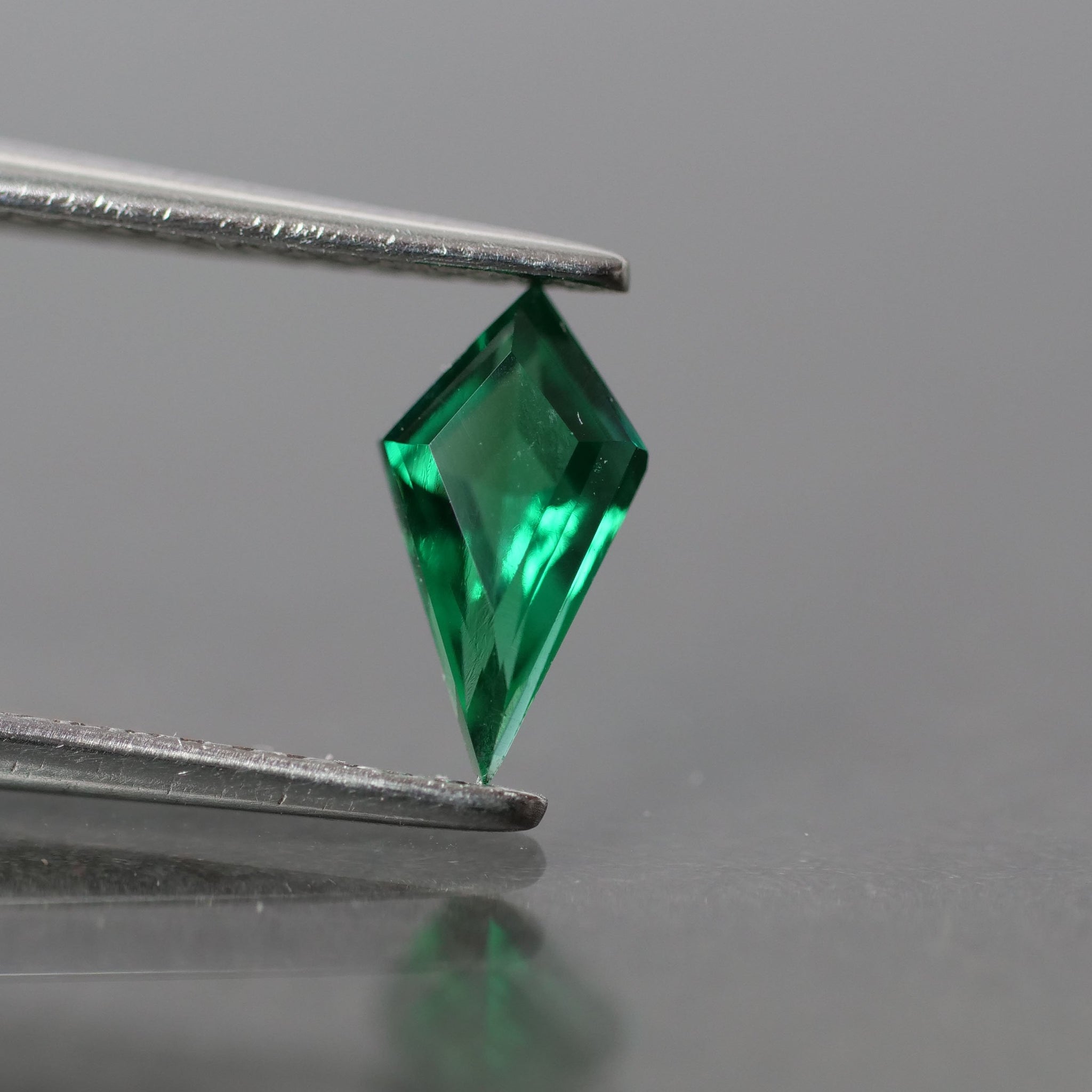 Emerald | Lab-Created Hydrothermal, kite cut 8 x 4mm, VS 0.35ct - Eden Garden Jewelry™
