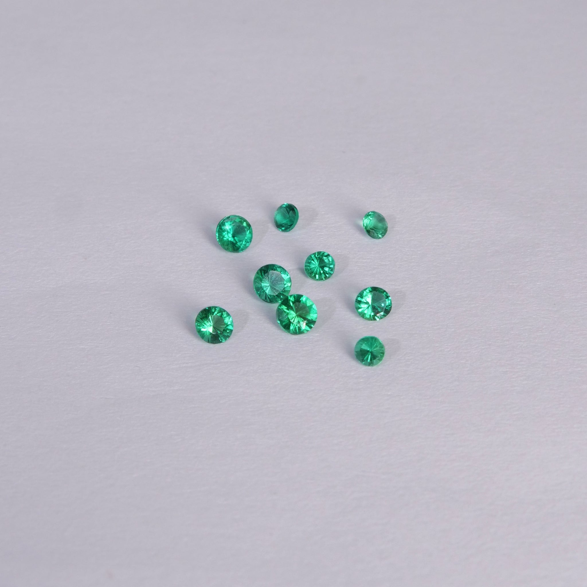 Emerald | Lab-Created Hydrothermal, round cut 3mm, accent stone - Eden Garden Jewelry™