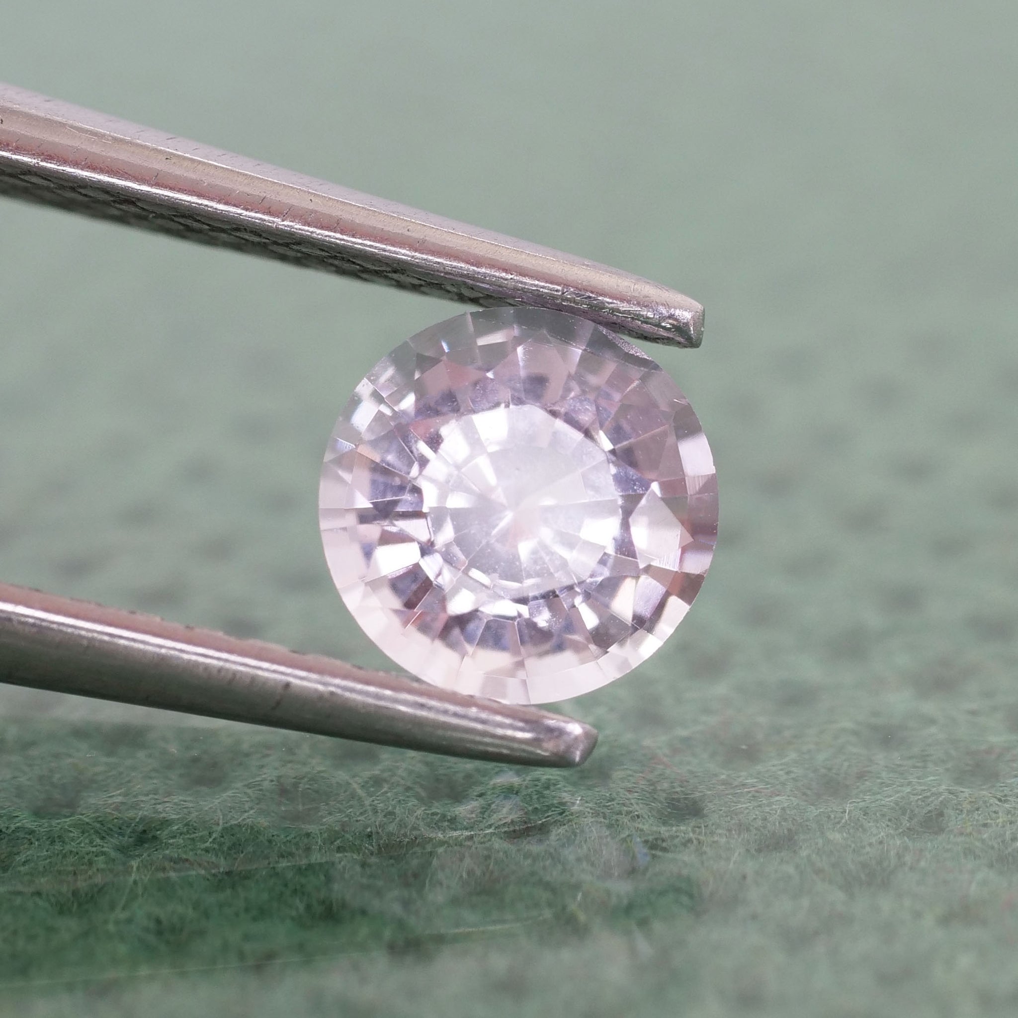 Sapphire very light pink color round VS 5mm 0.5 ct - Eden Garden Jewelry™
