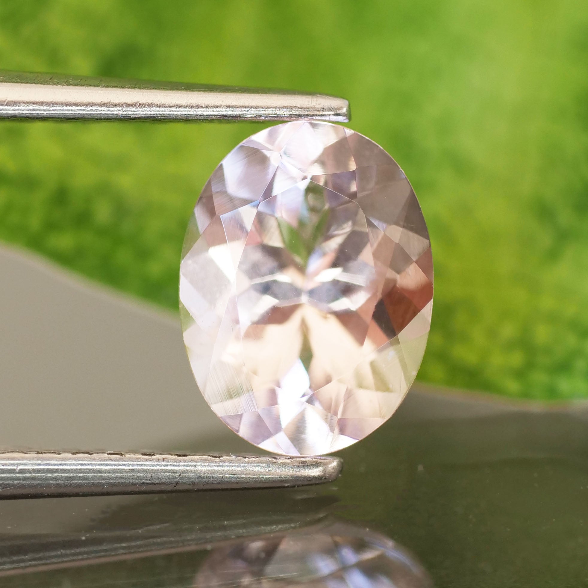 Morganite | natural, pink, oval cut 8x6mm, VS, Madagascar 1.2 ct - Eden Garden Jewelry™