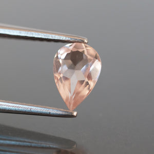 Morganite | natural, peach pink colour, pear cut 7x5 mm, VS, Madagascar 0.6ct - Eden Garden Jewelry™