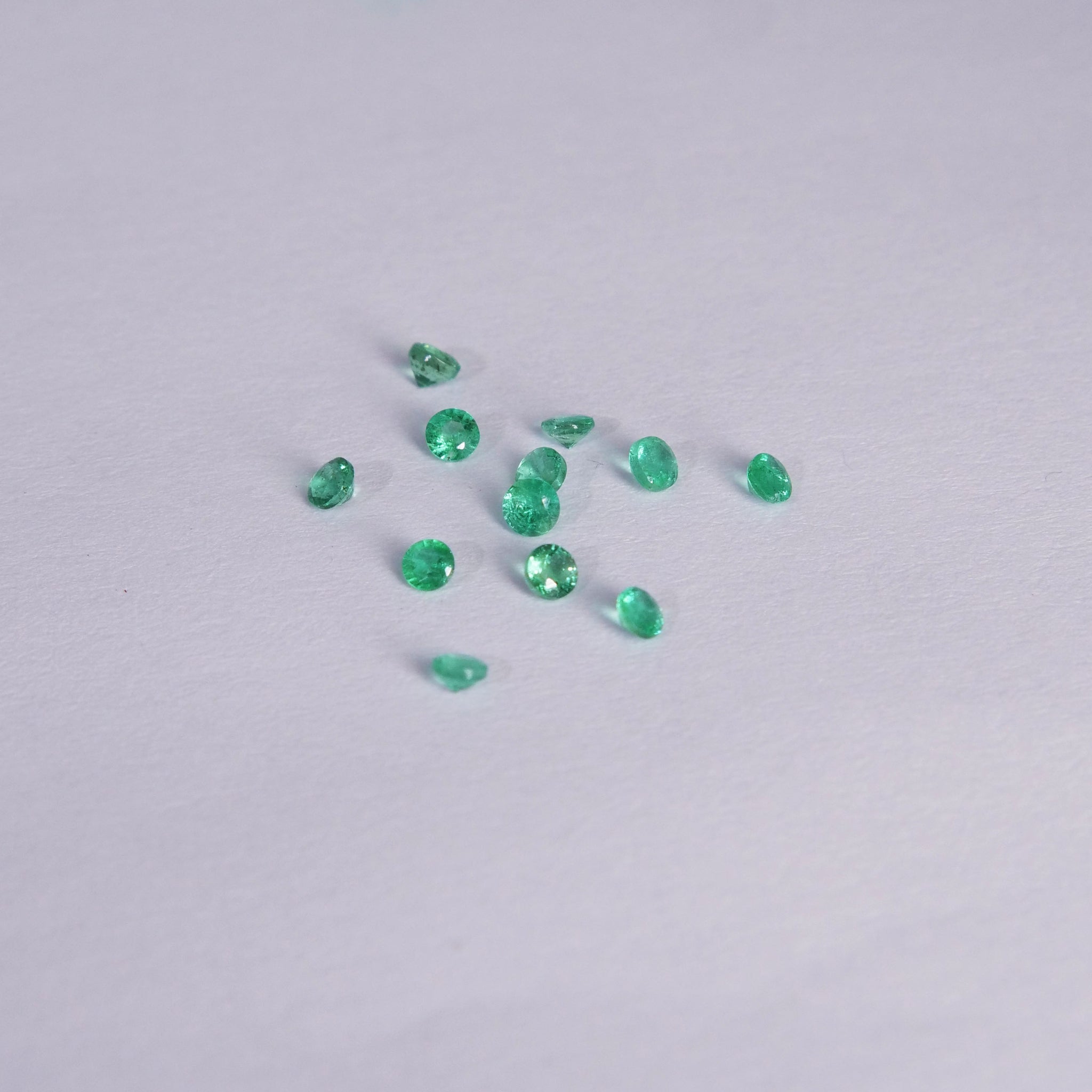 Emerald | natural, round cut 3mm, accent stone - Eden Garden Jewelry™