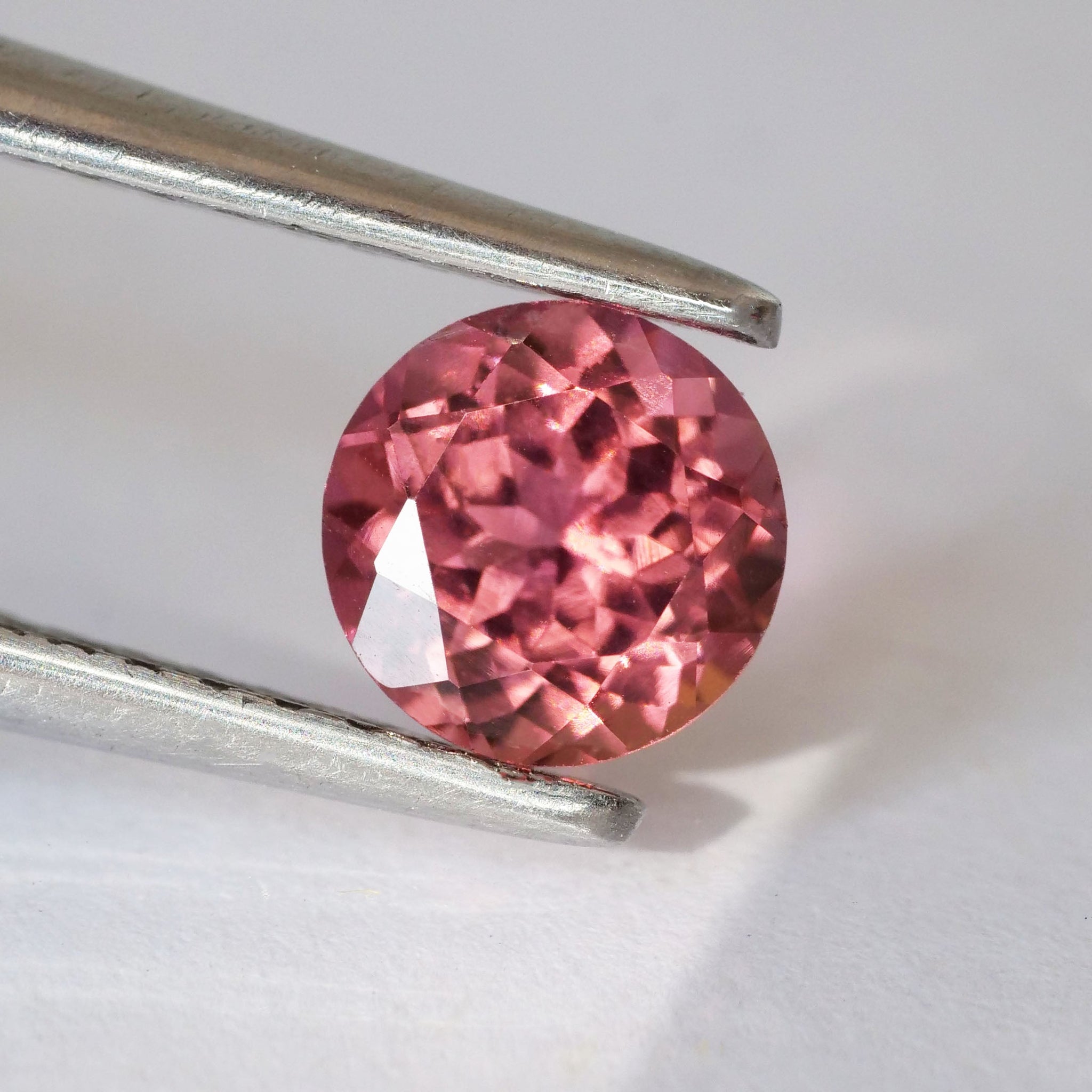 Tourmaline | orangish pink, round cut 5mm, VVS 0.6ct, Africa - Eden Garden Jewelry™