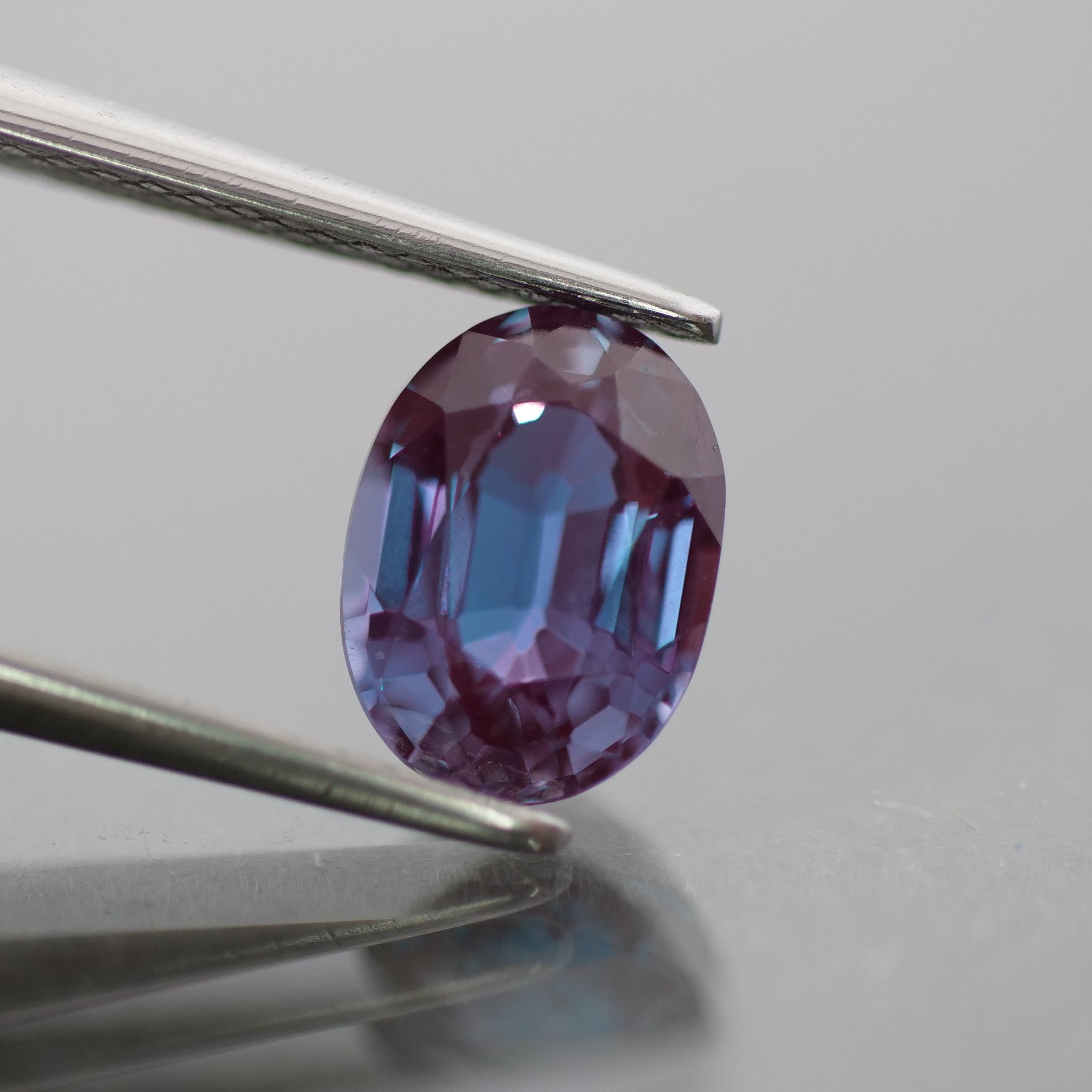 Alexandrite | lab created, colour changing, oval cut 8x6mm, 1.60ct - Eden Garden Jewelry™