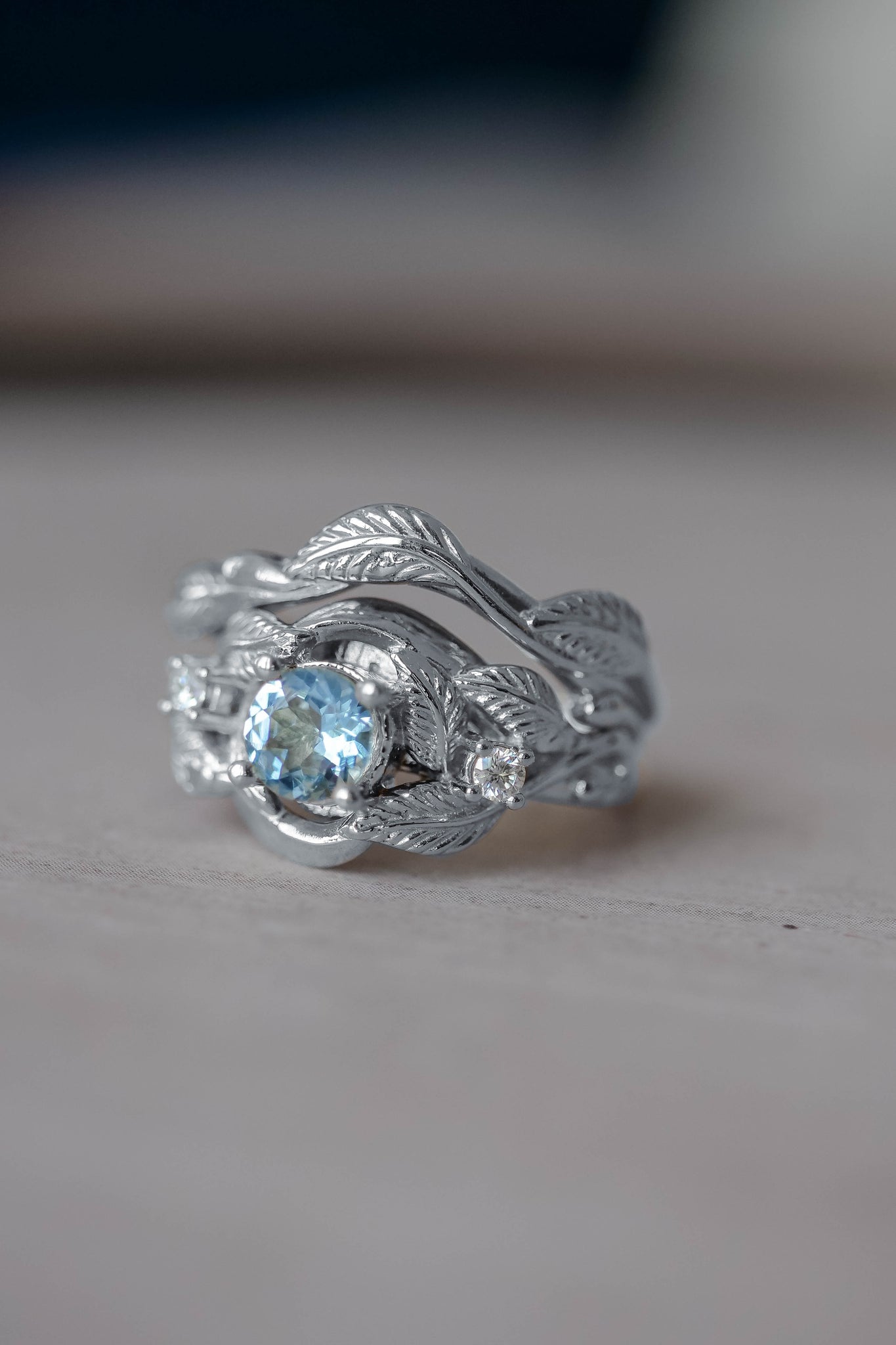Leaves and vine bridal ring set with aquamarine / Azalea - Eden Garden Jewelry™