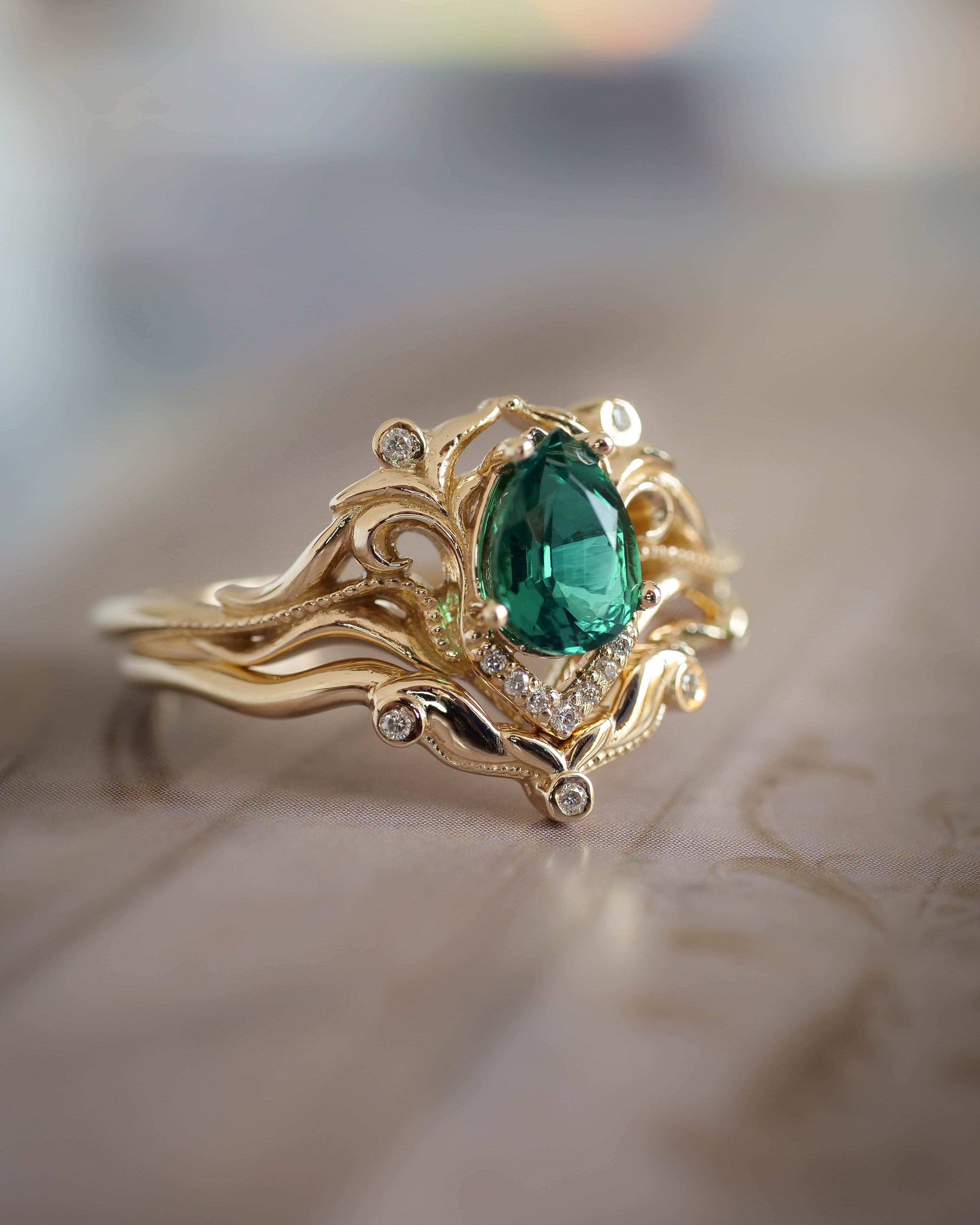Art nouveau bridal ring set with lab emerald / Lida - Eden Garden Jewelry™