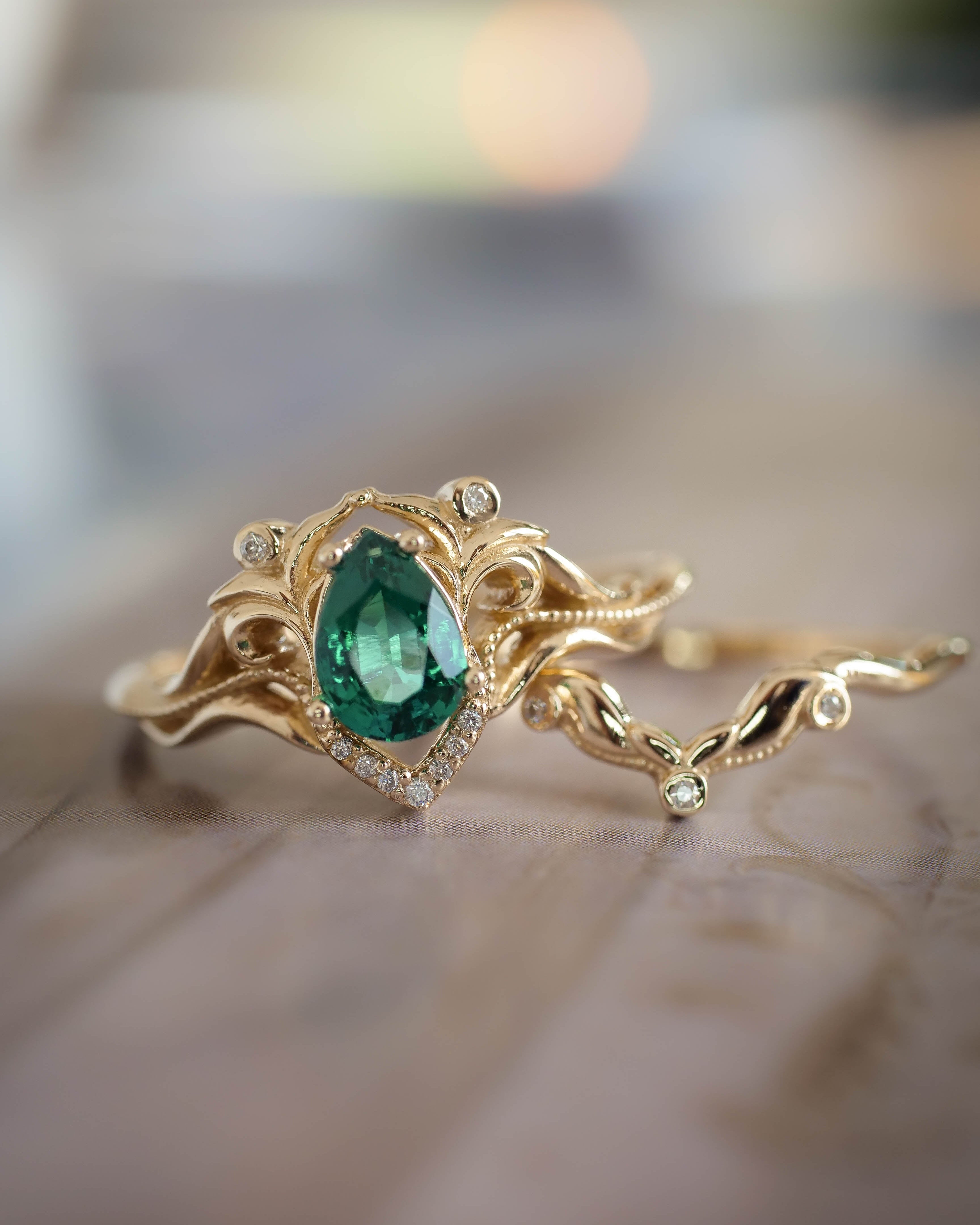 Art nouveau bridal ring set with lab emerald / Lida - Eden Garden Jewelry™