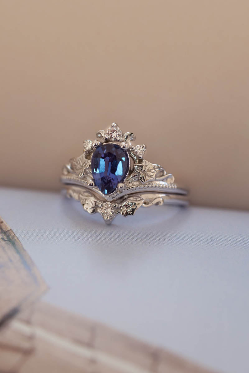 Bridal ring set with alexandrite and diamonds / Ariadne pear cut - Eden Garden Jewelry™