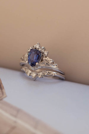 Bridal ring with pear cut alexandrite and round cut small diamonds - Eden Garden Jewelry™