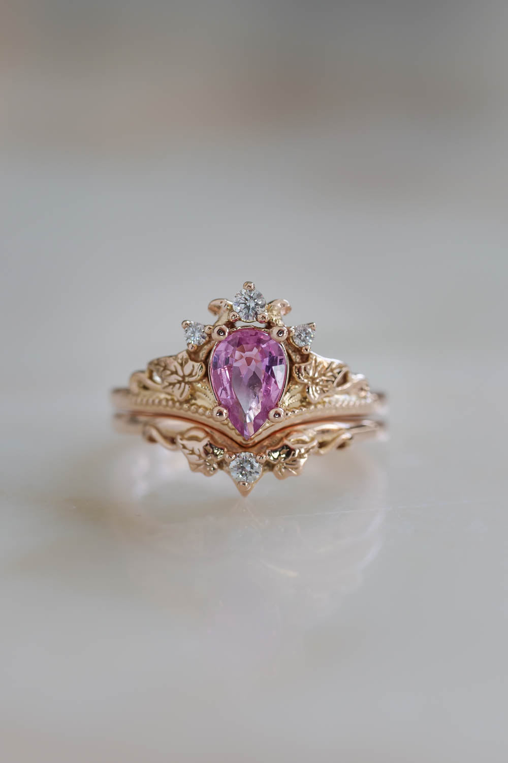 Bridal ring set with pink sapphire and diamonds / Ariadne pear cut 