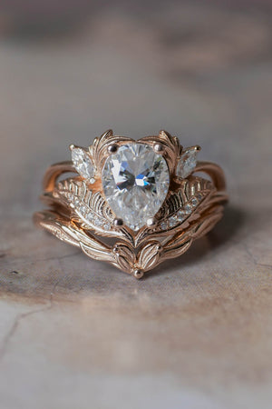 Bridal ring set with pear cut moissanite and side diamonds